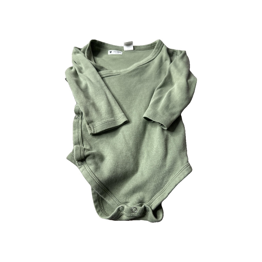 Unisex Onesie Size: 6-12 months