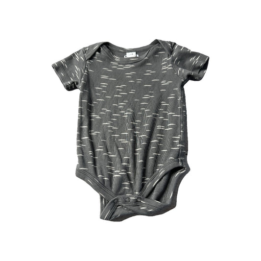 Colored Organics Unisex Onesie Size: 6-12 months