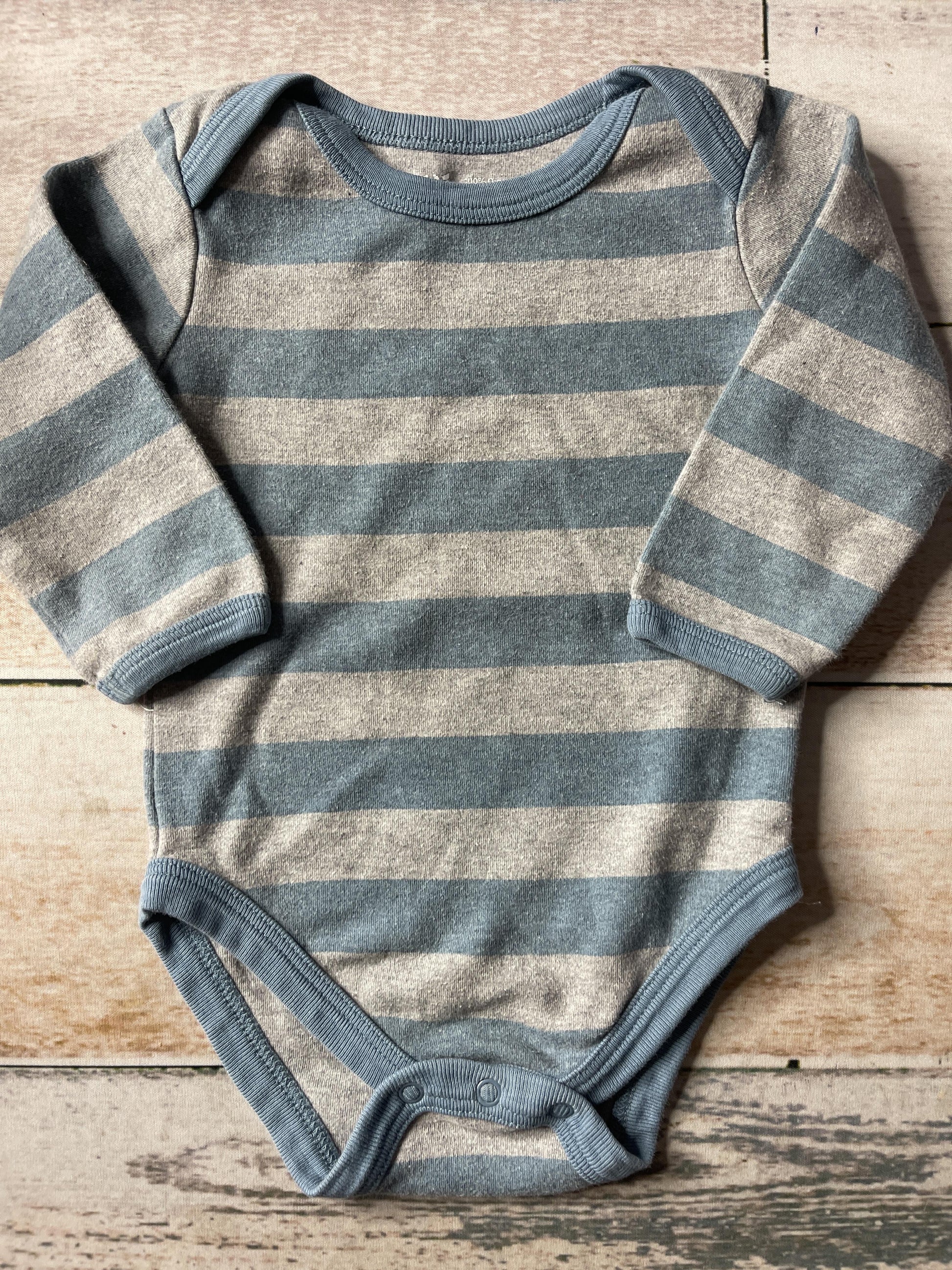 pact Unisex Onesie Size: 6-12 months