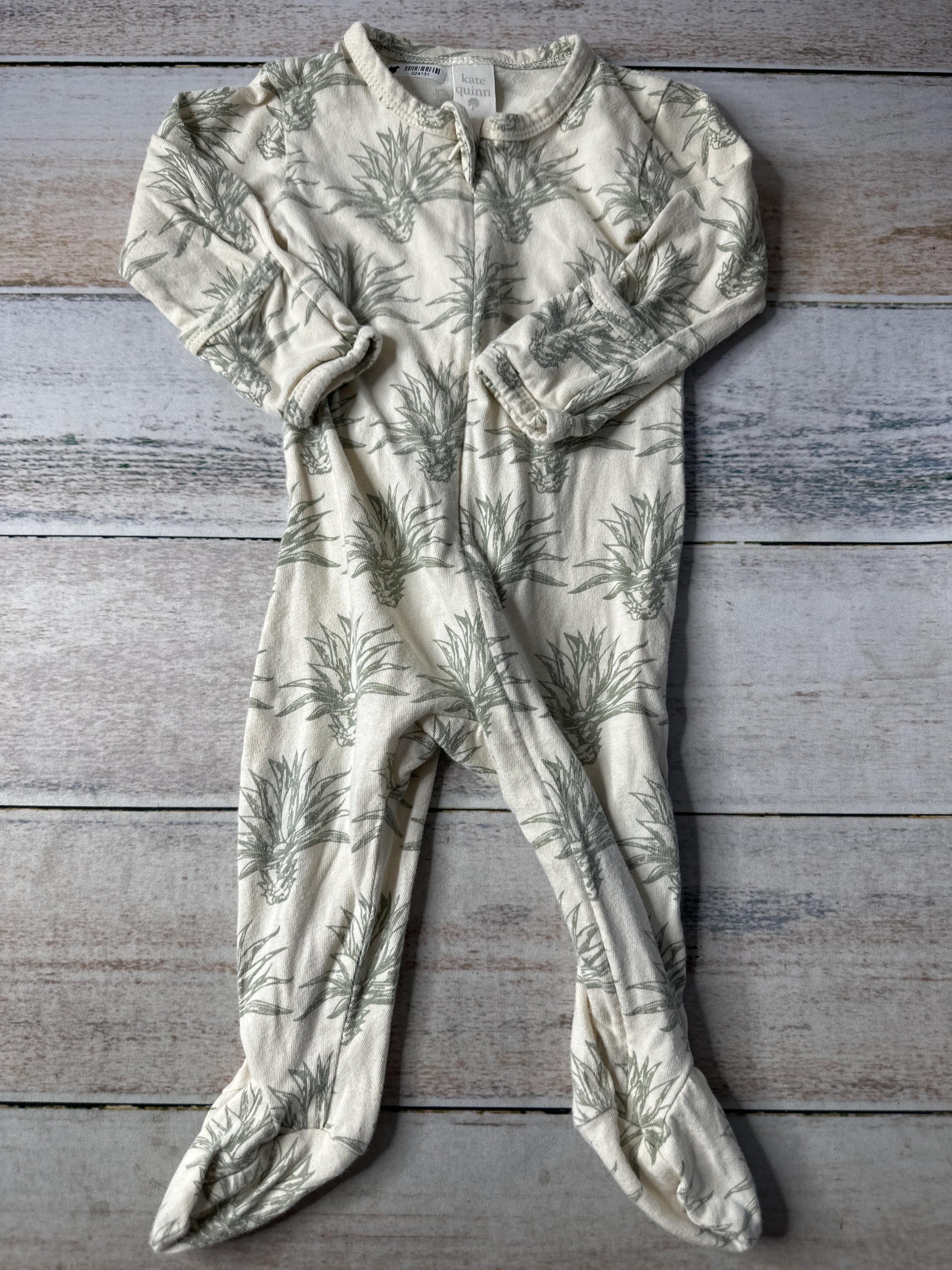 Kate Quinn Unisex Pajamas Size: 6-9 months