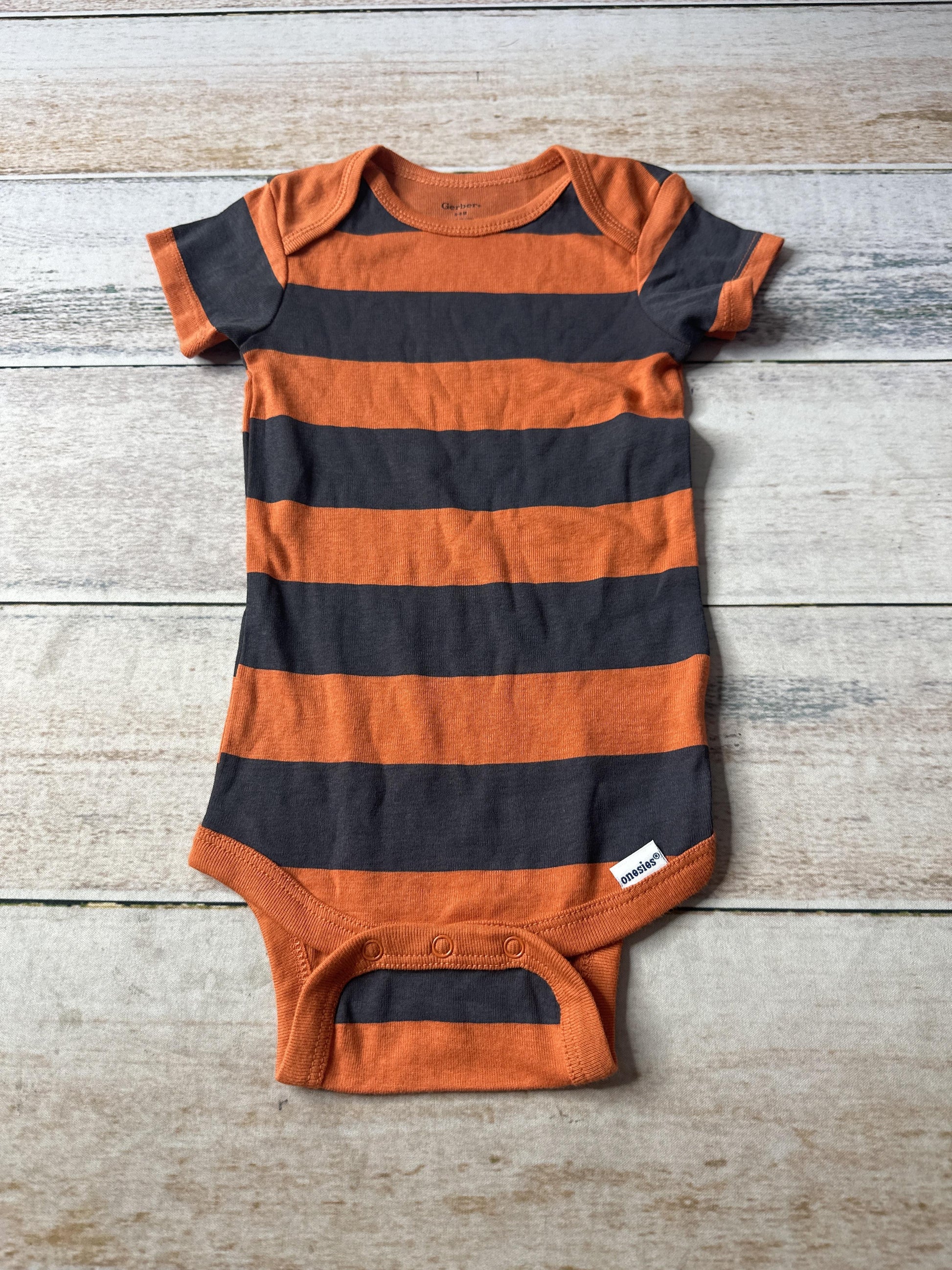 Gerber Unisex Onesie Size: 6-9 months