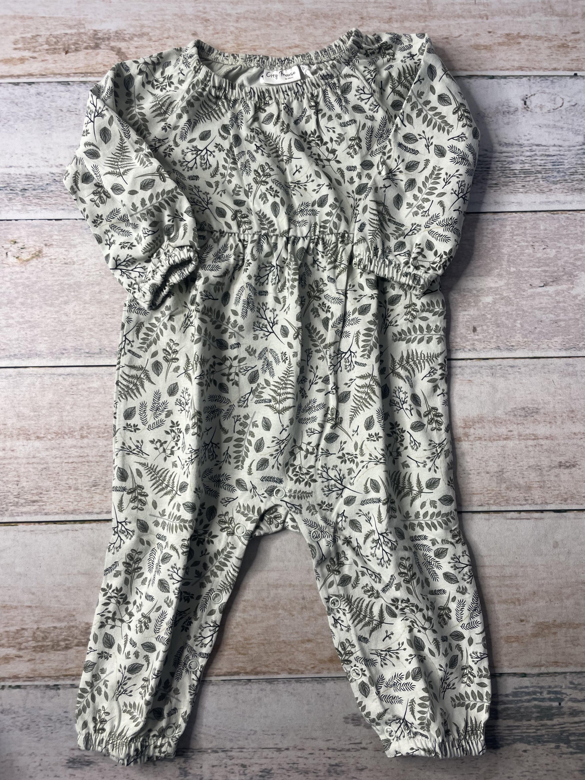 Unisex Long Sleeve Outfit Size: 6-9 months