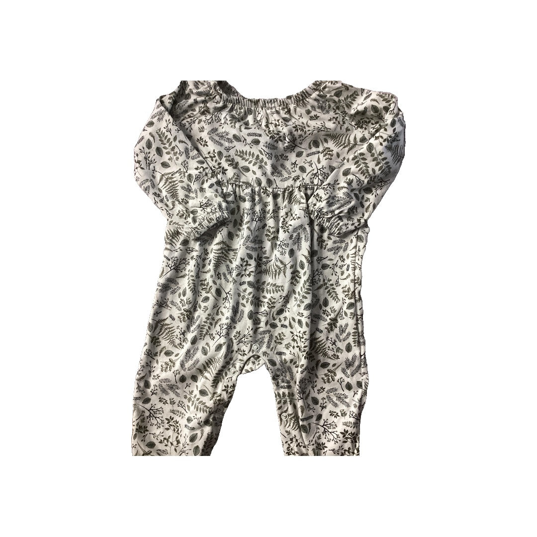 Unisex Long Sleeve Outfit Size: 6-9 months