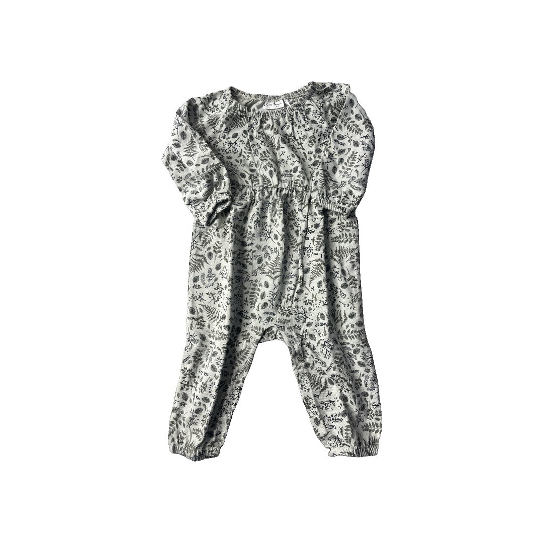 Unisex Long Sleeve Outfit Size: 6-9 months