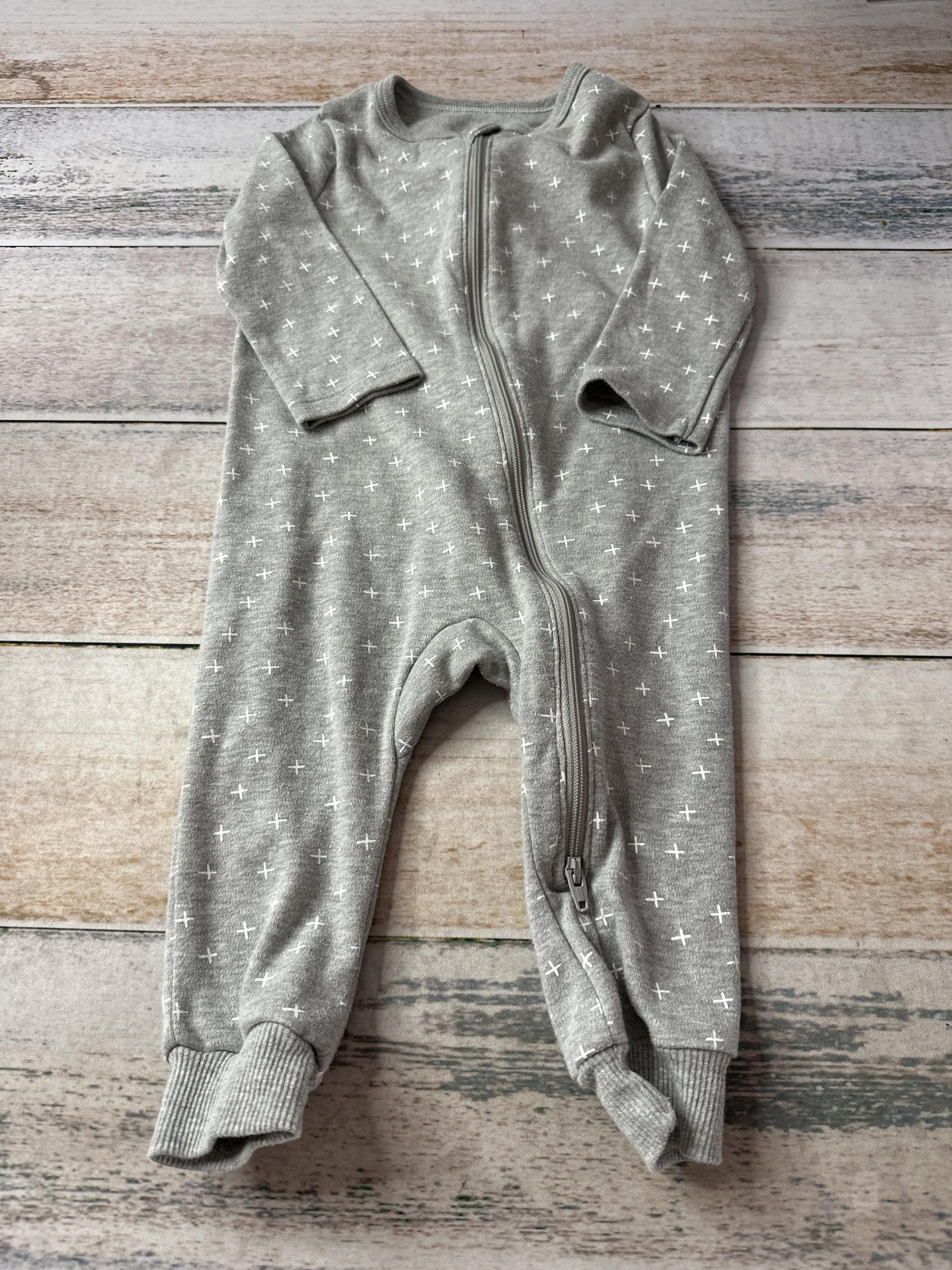 Unisex Pajamas Size: 6-9 months