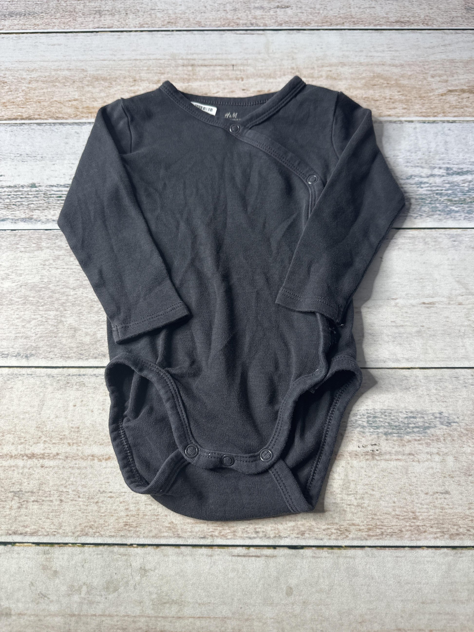 H&M Unisex Onesie Size: 6-9 months