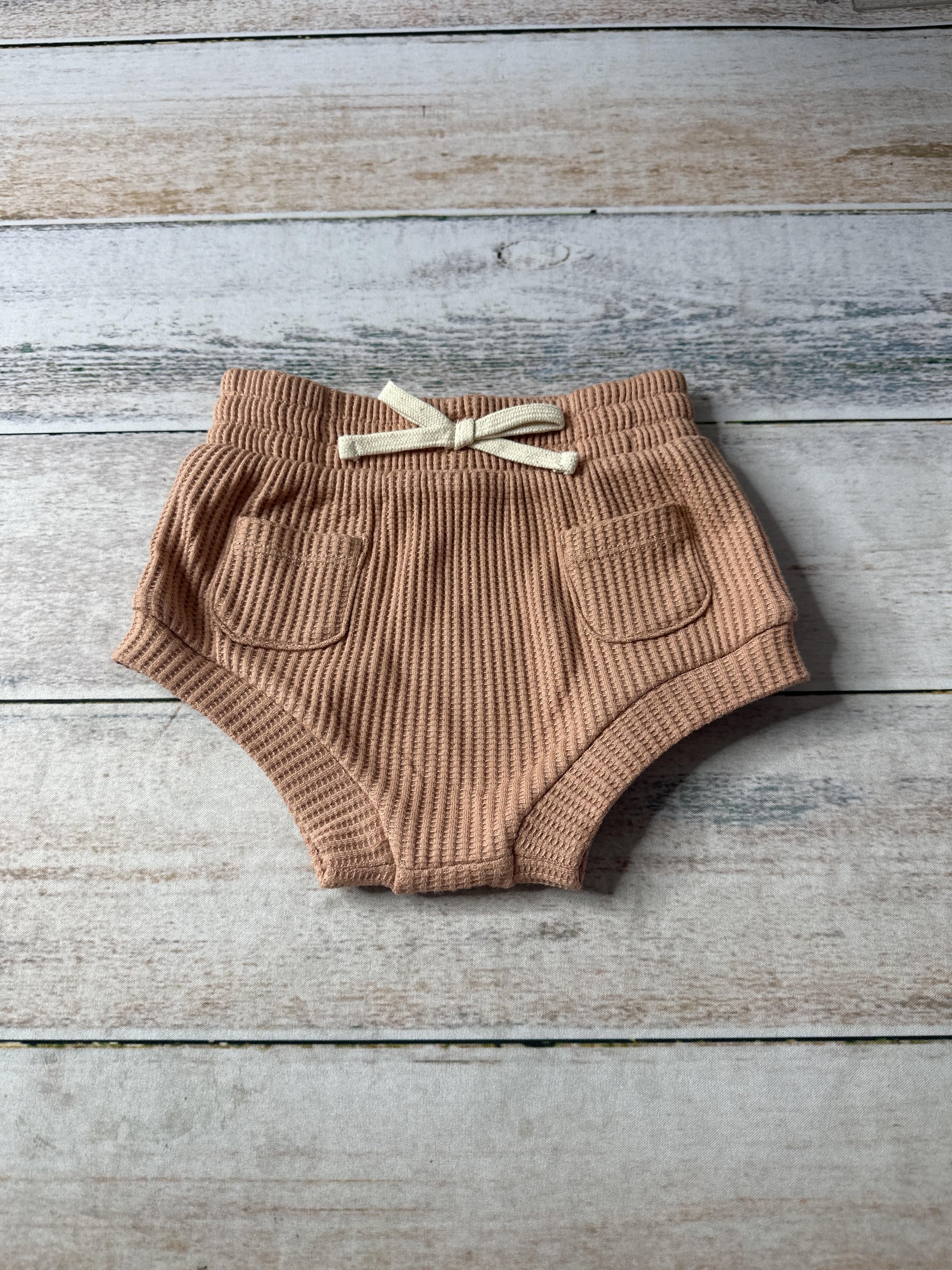 Grayson Collective Unisex Shorts Size: 6-9 months