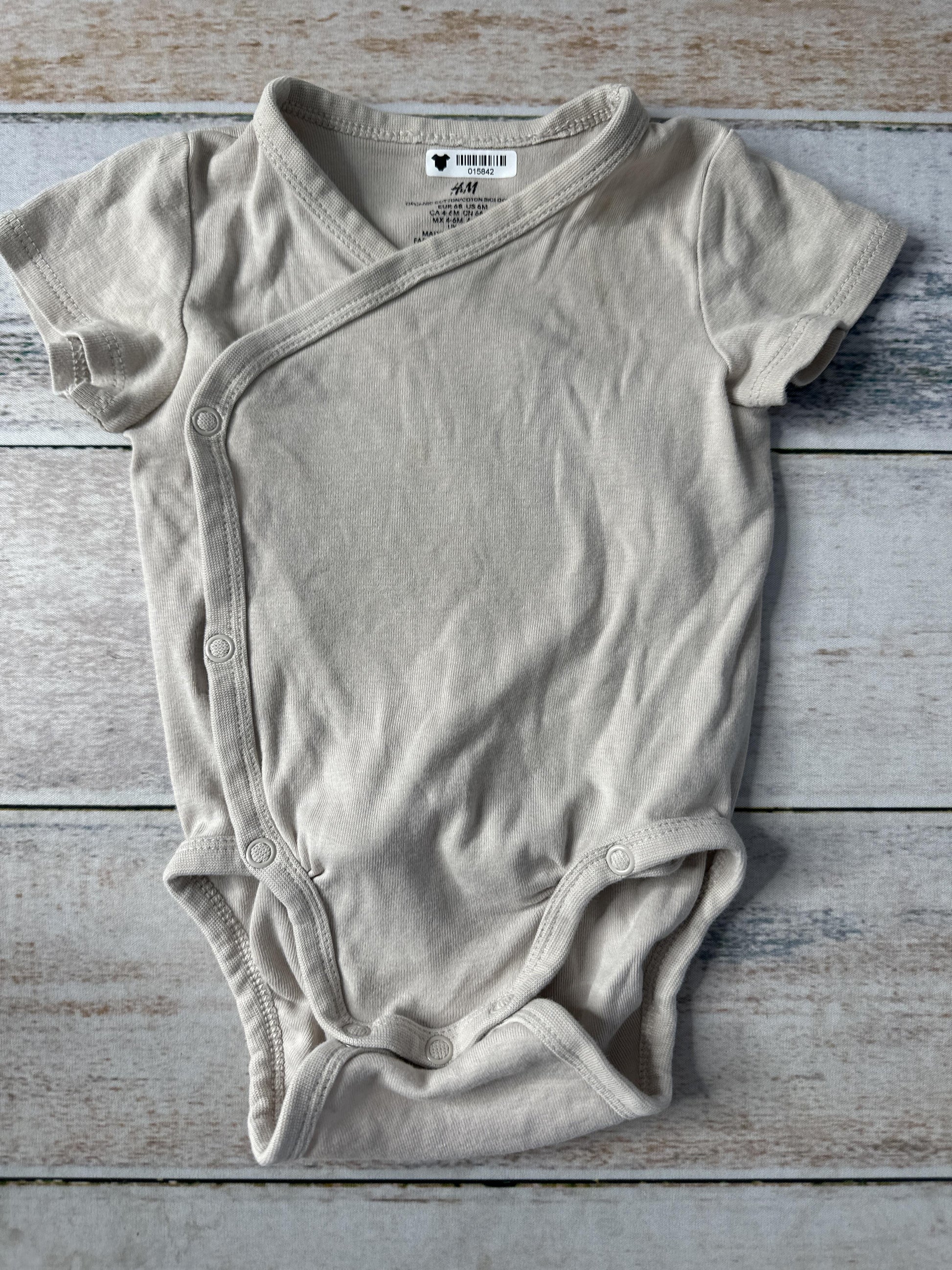 H&M Unisex Onesie Size: 6-Mar