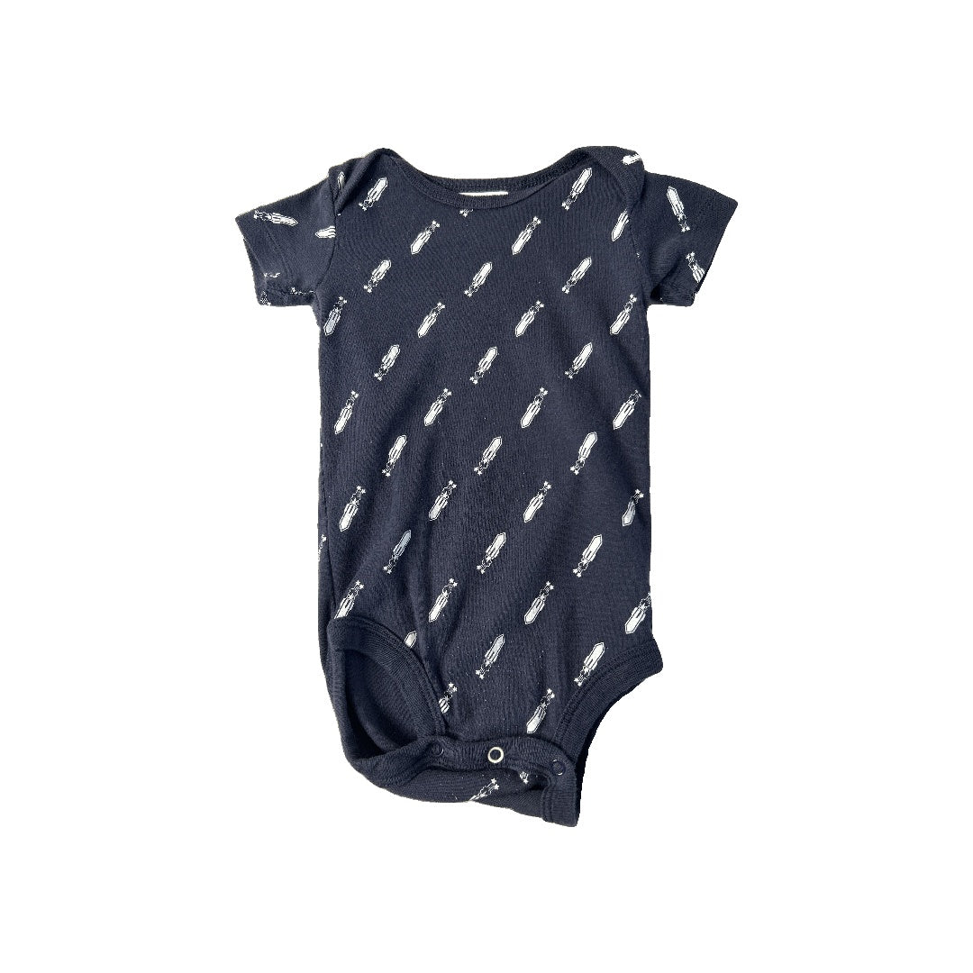 Boys Onesie Size: 6 months