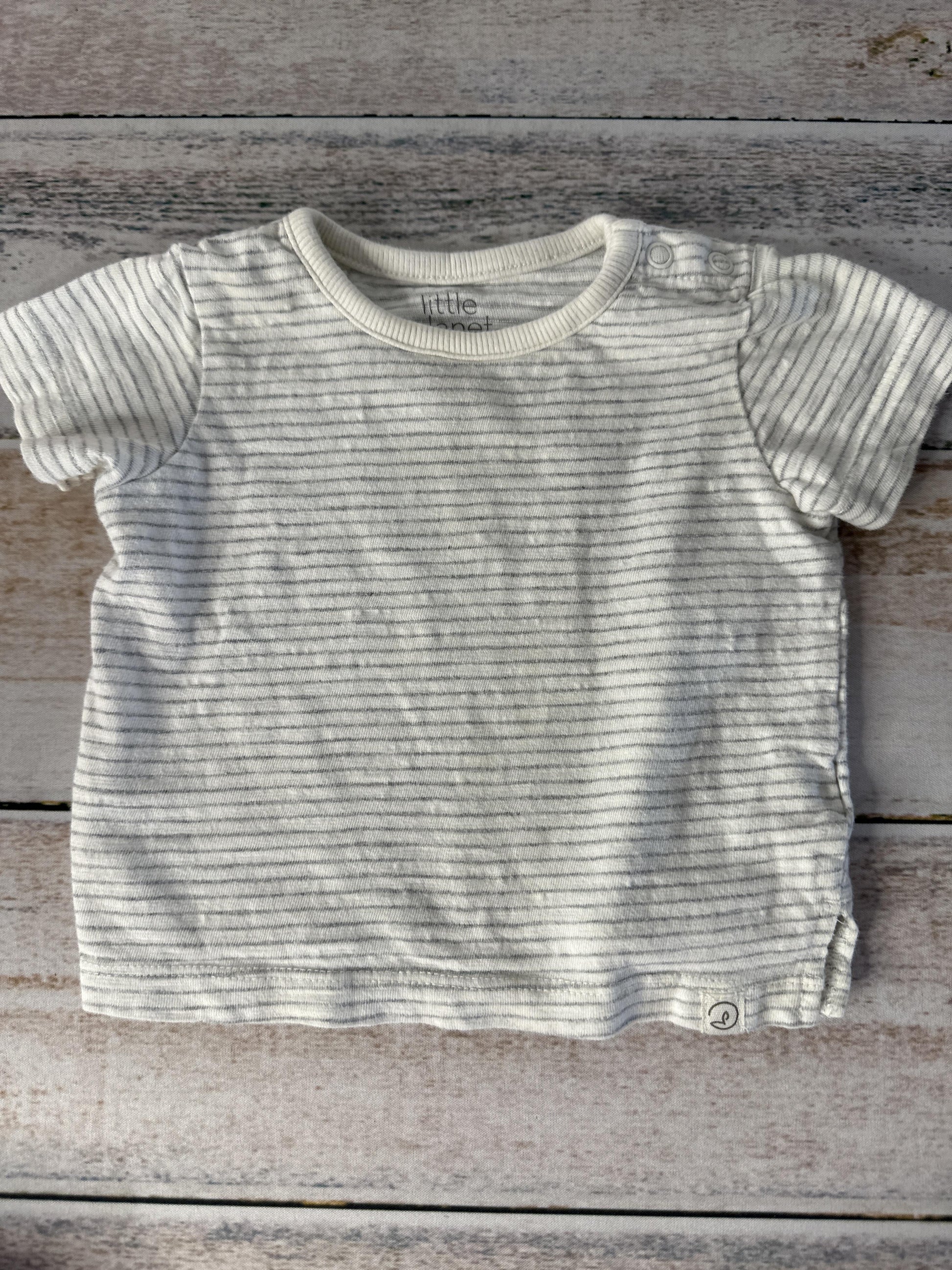 Carters Unisex Shirt Size: 6 months