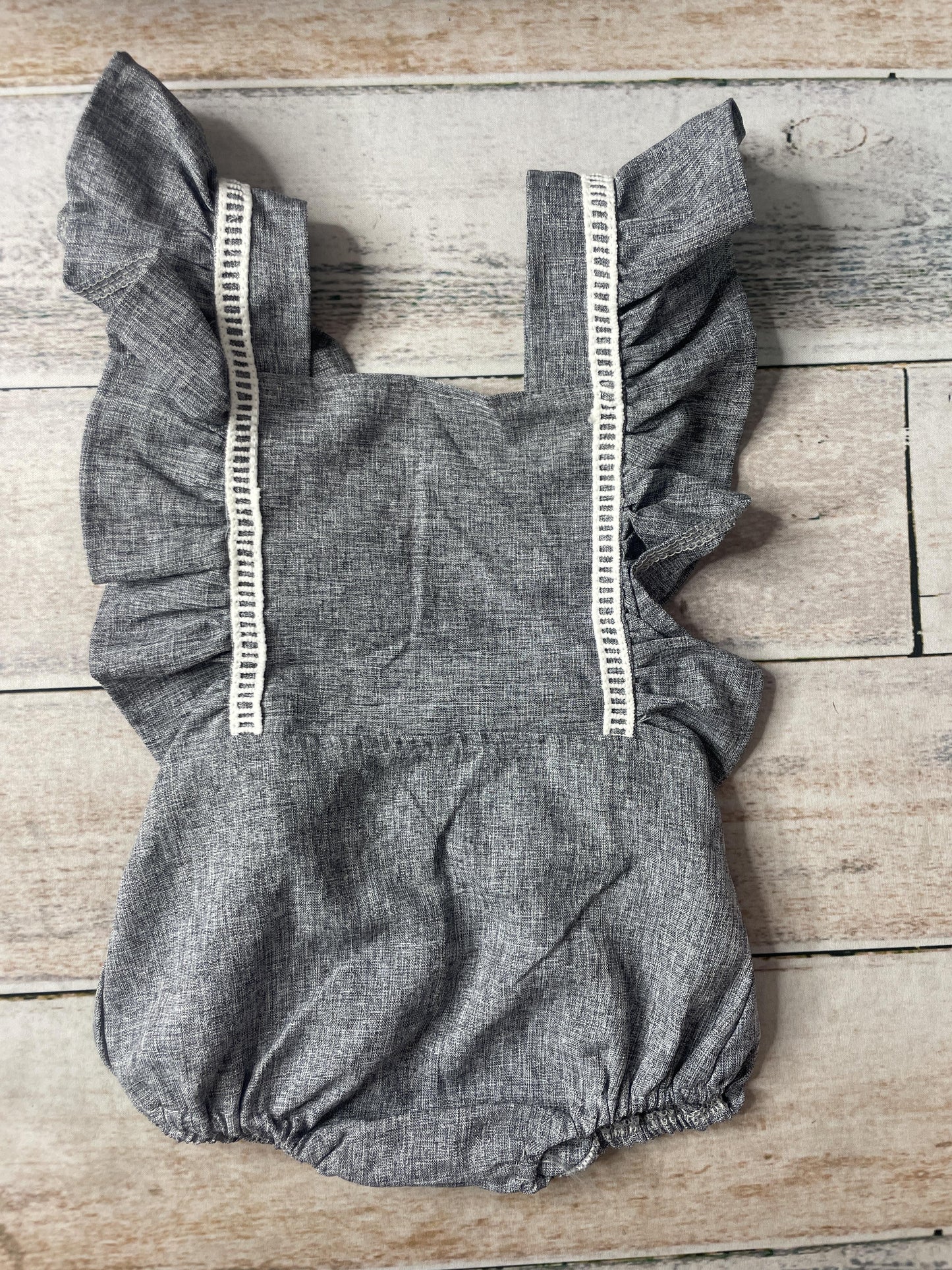 Unisex Romper Size: 9-12 Months
