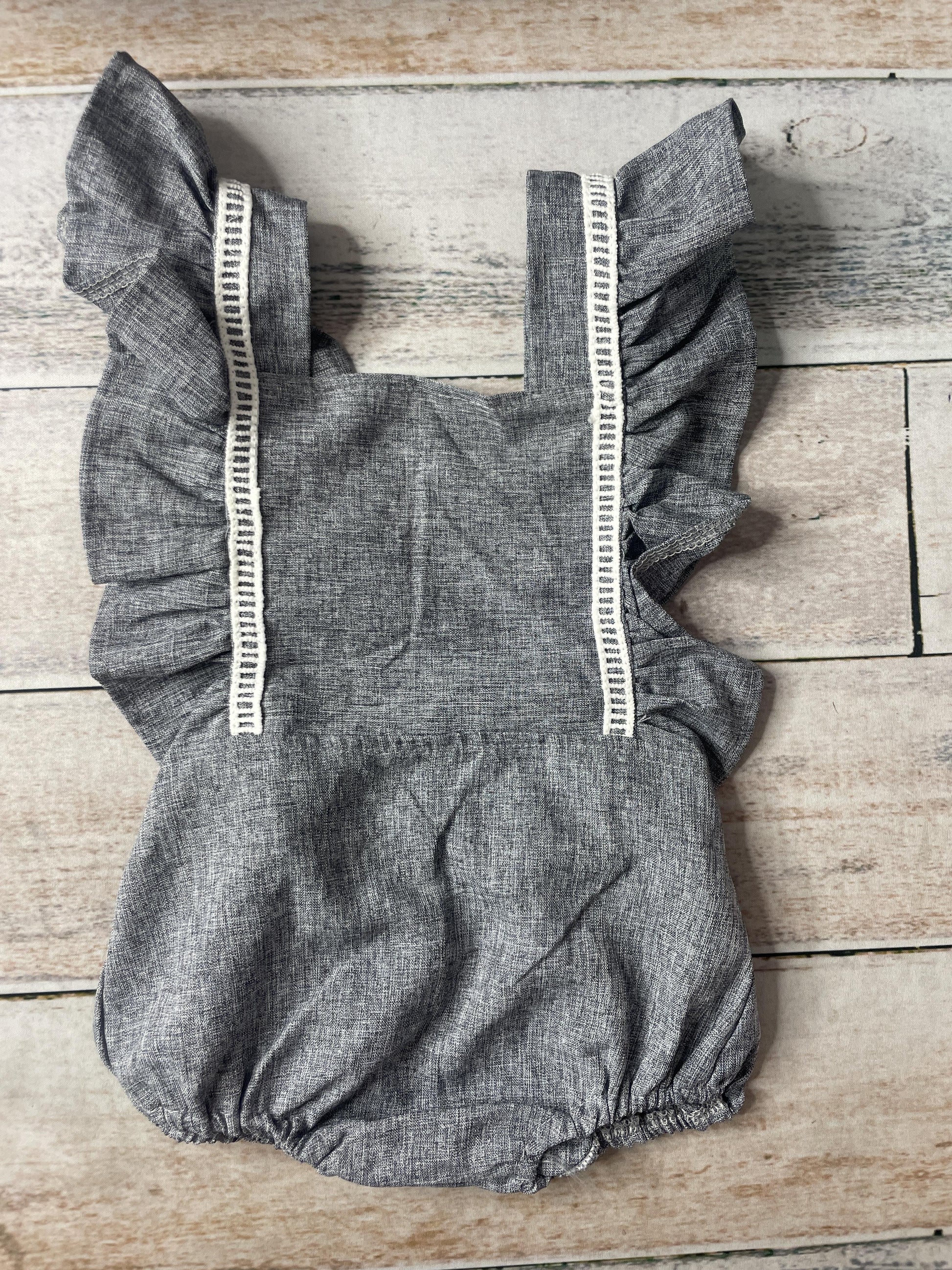 Unisex Romper Size: 9-12 Months