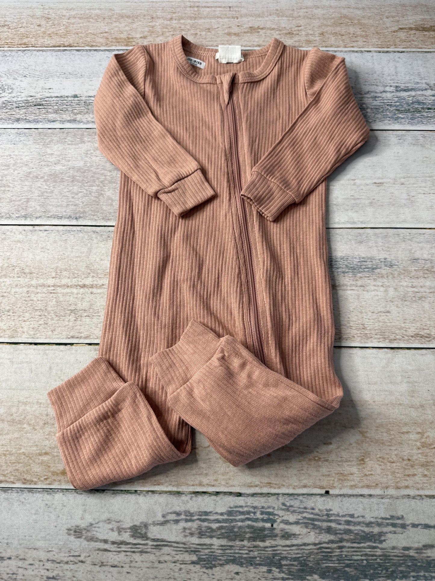 Petit Lemi Unisex Long Sleeve Outfit Size: 9 months
