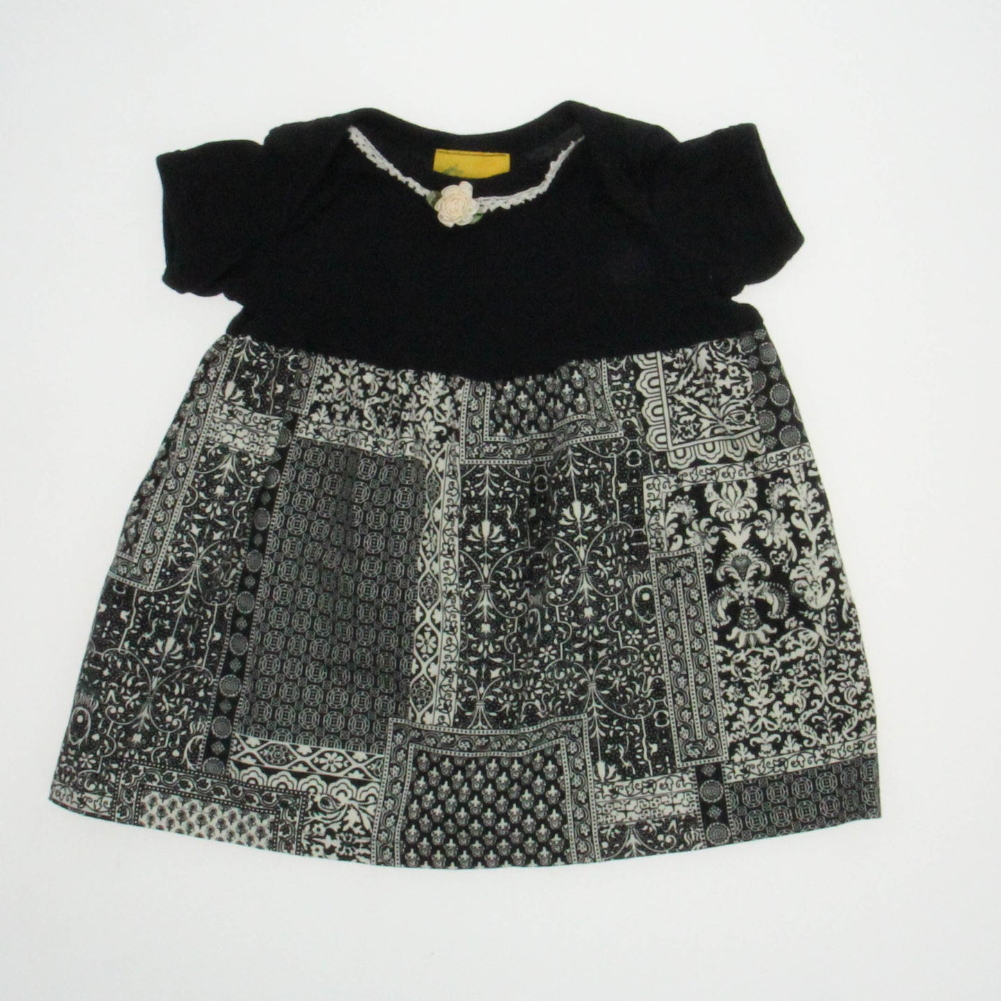 Bombalulu's Girls Black | White Dress Size: 6-12 Months Black | White