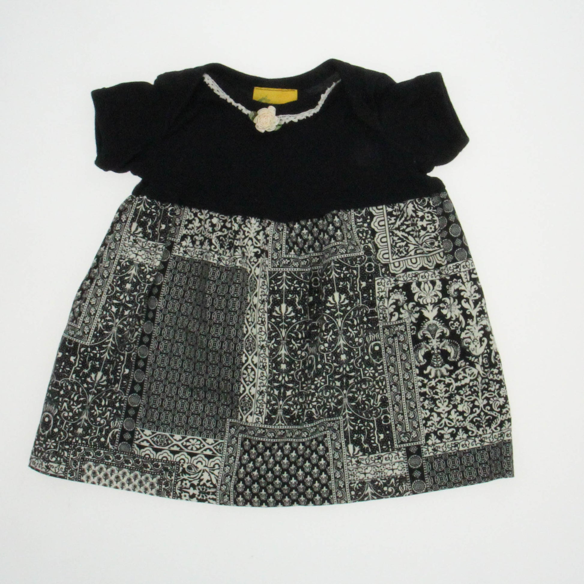 Bombalulu's Girls Black | White Dress Size: 6-12 Months Black | White