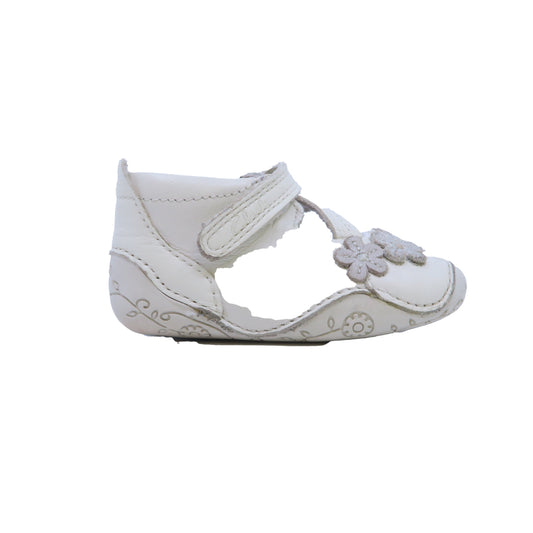 Clarks Girls Ivory Shoes Size: 3 Infant Ivory