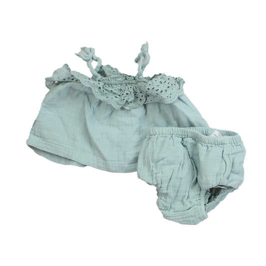 Gap Girls Green Apparel Sets Size: 0-3 Months Green