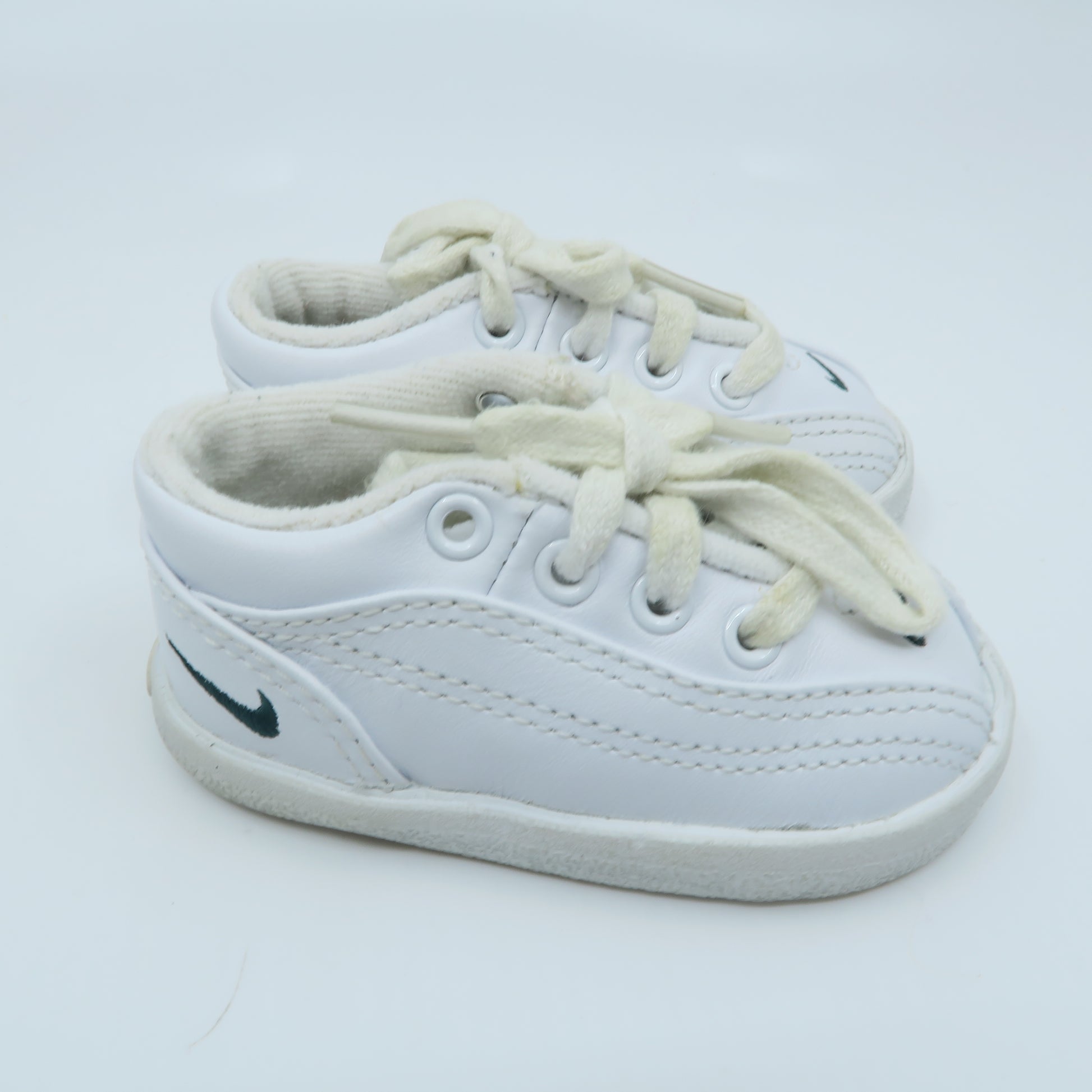 Nike Unisex White Sneakers Size: 2 Infant White