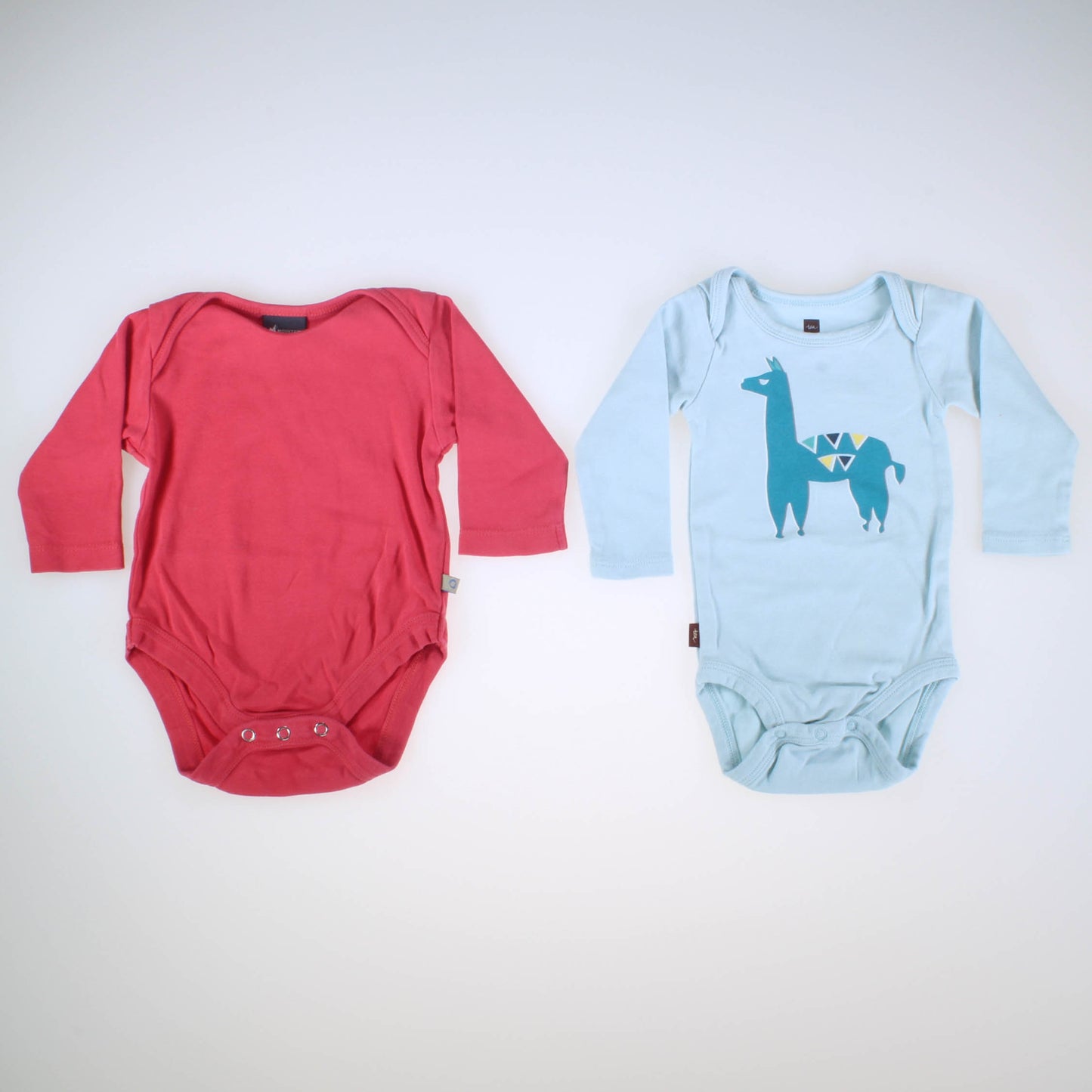 Tea | Mountain Equipment Co-Op Unisex Light Blue | Red Onesie Size: 3-6 Months