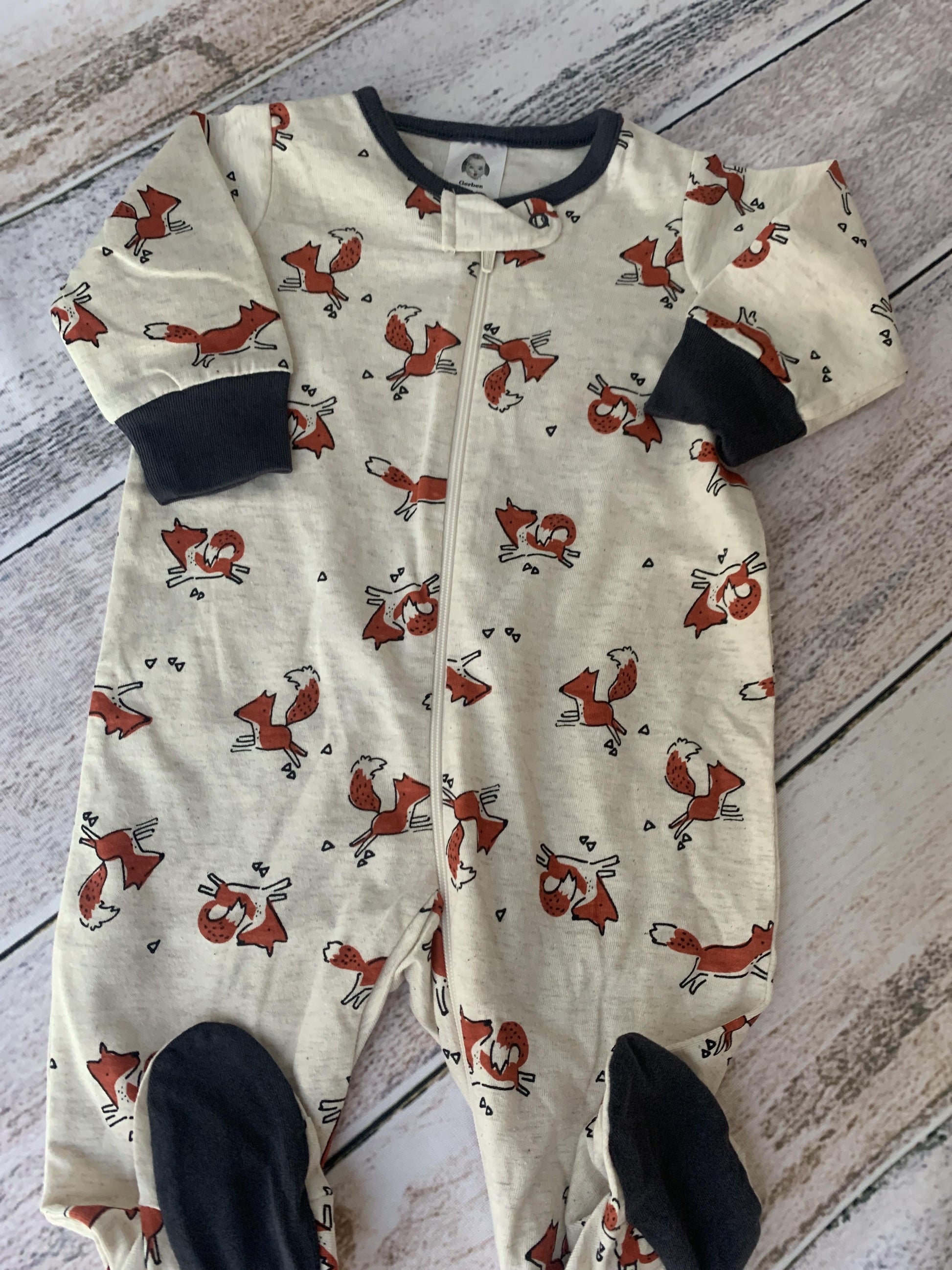 Gerber Childrenswear Boys animals | cream | Navy Blue Pajamas Size: 0-3 months animals | cream | Navy Blue