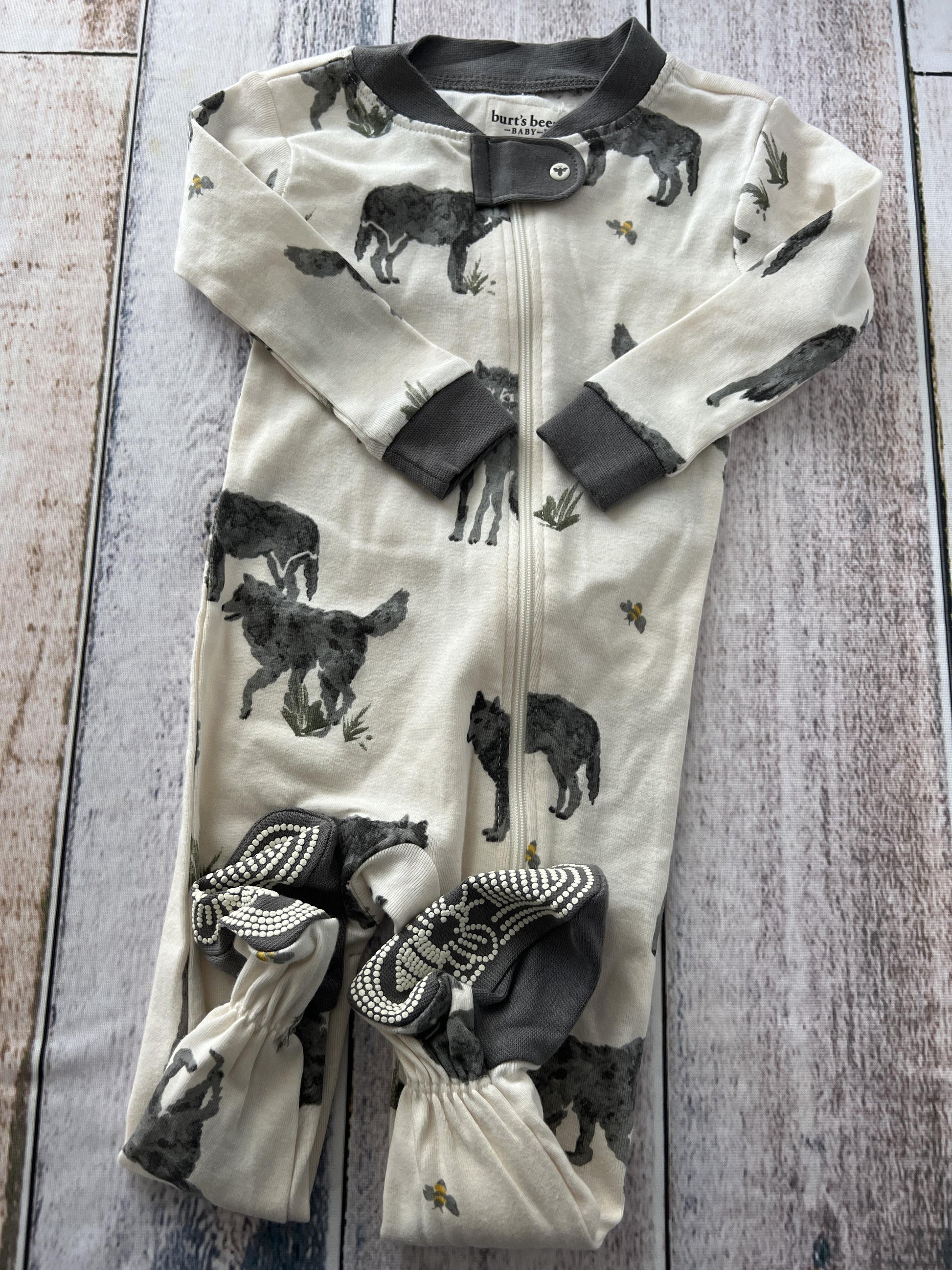 Burt's Bees Boys animals Pajamas Size: 6-9 months animals