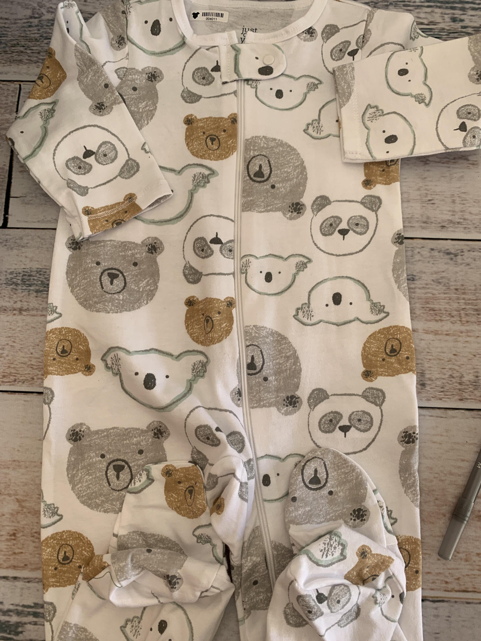 Carters Boys animals Pajamas Size: 9 months animals