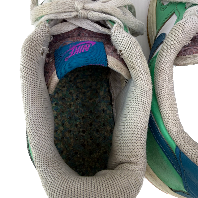 Nike Unisex Aqua Sneakers Size: Youth 2 Aqua