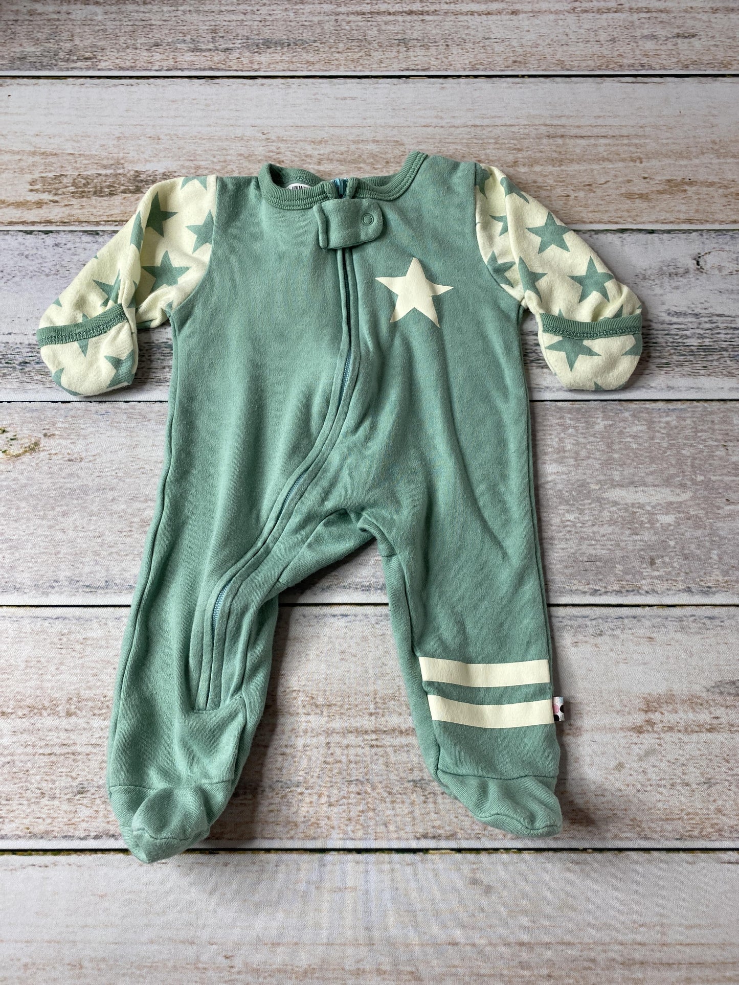 Babysoy Boys Army Green | Wool White | Stars Pajamas Size: 0-3 months Army Green | Wool White | Stars