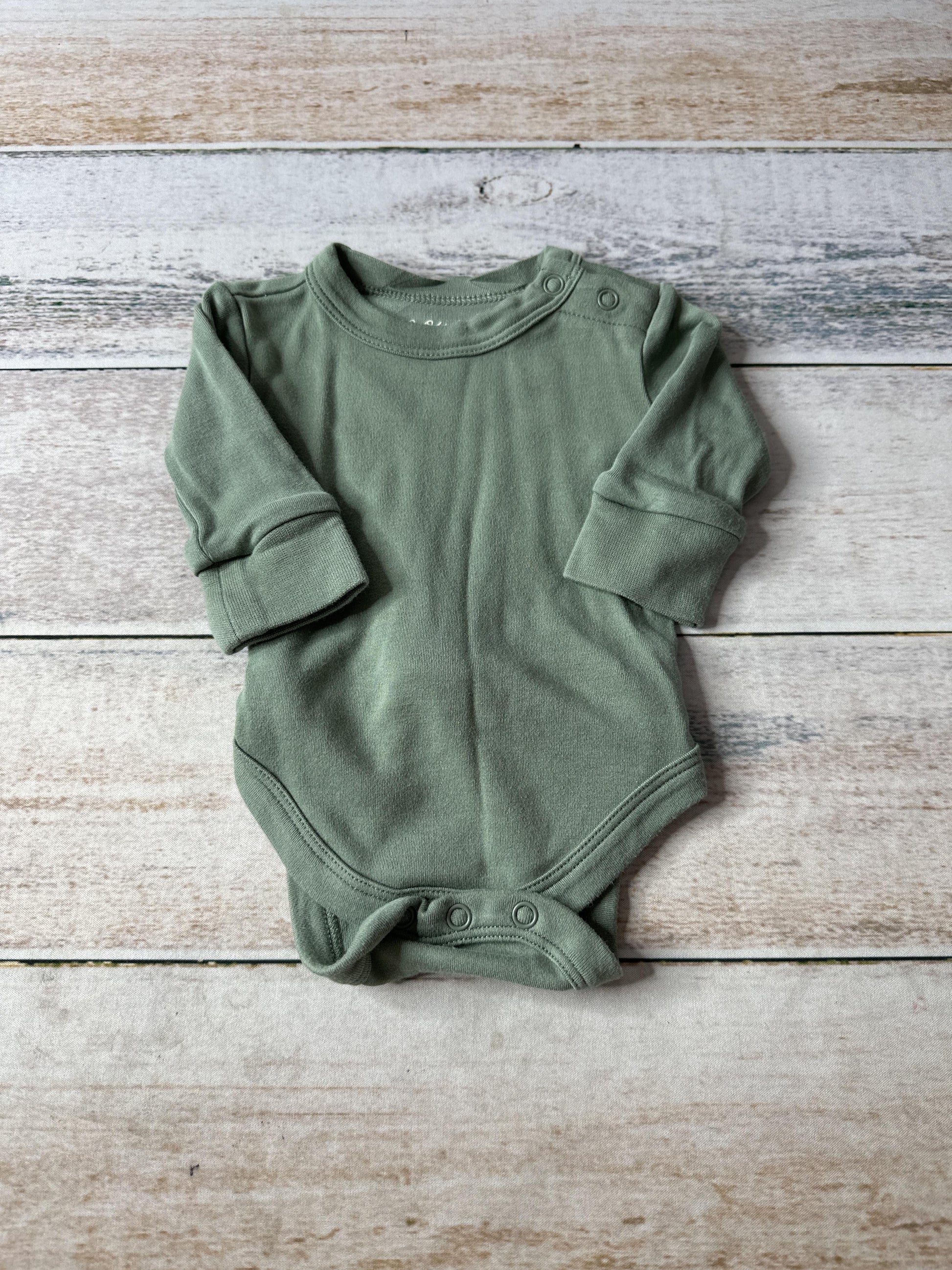 Goumi Unisex Army Green Onesie Size: 0-3 months Army Green