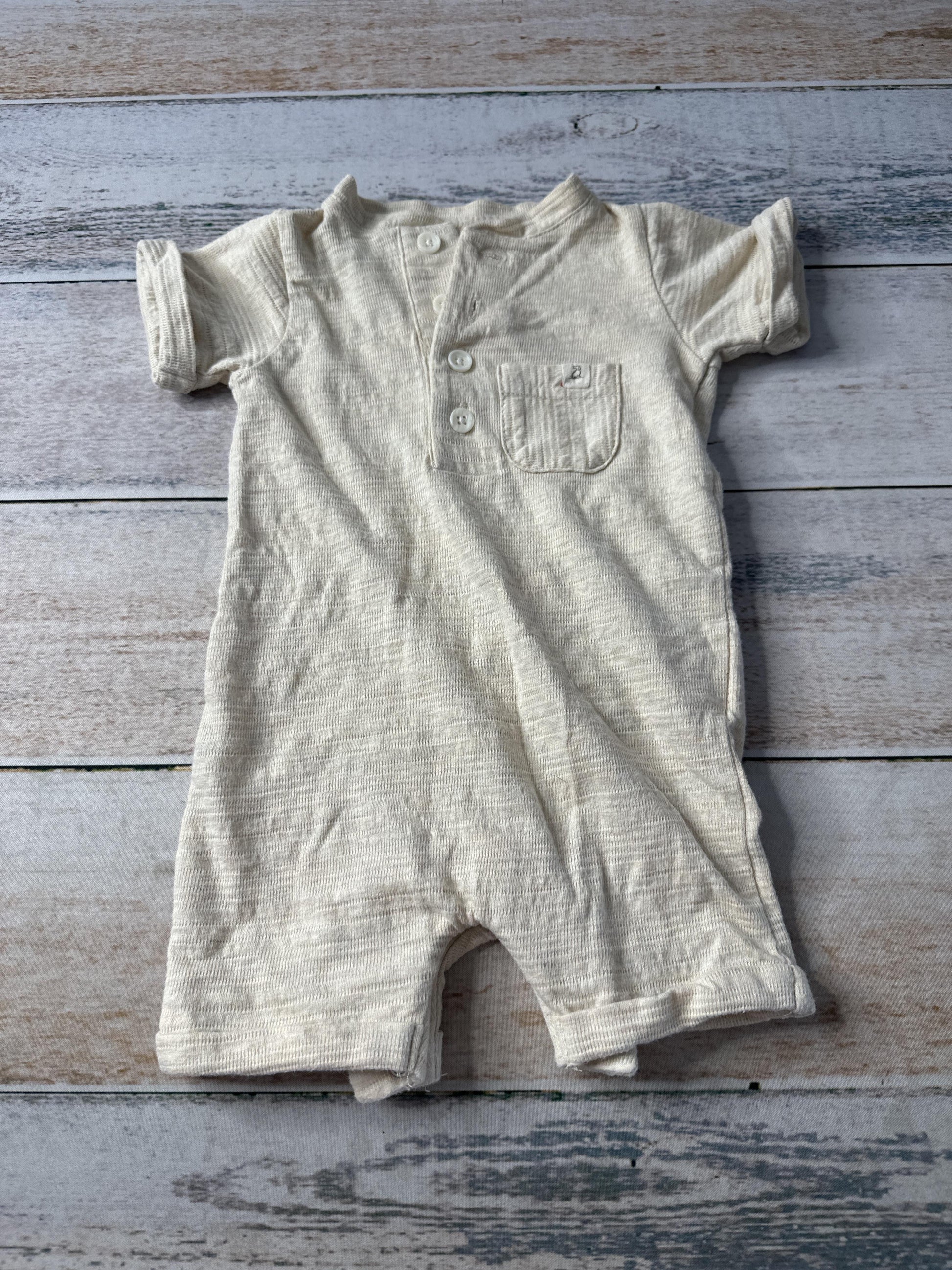Me & Henry Unisex Beige Romper Size: 3-6 months Beige