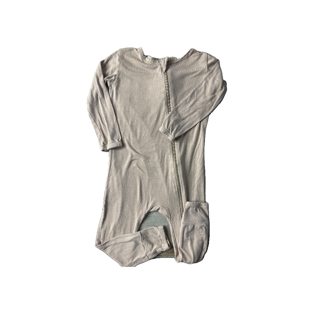 Unisex Beige 1-piece footed Pajamas Size: 3T Beige
