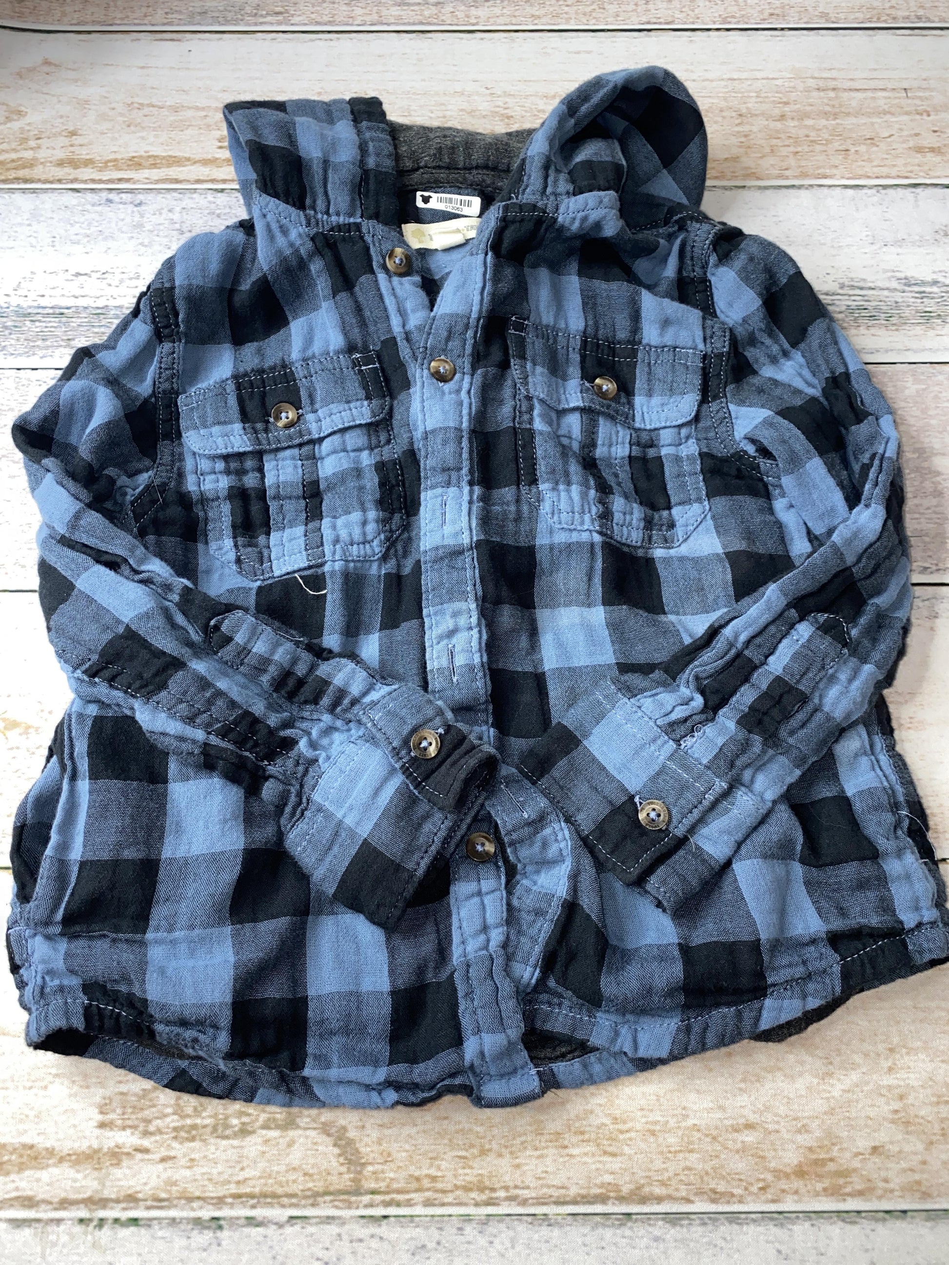 Tucker + Tate Boys Black | Blue Sweater Size: 4T Black | Blue