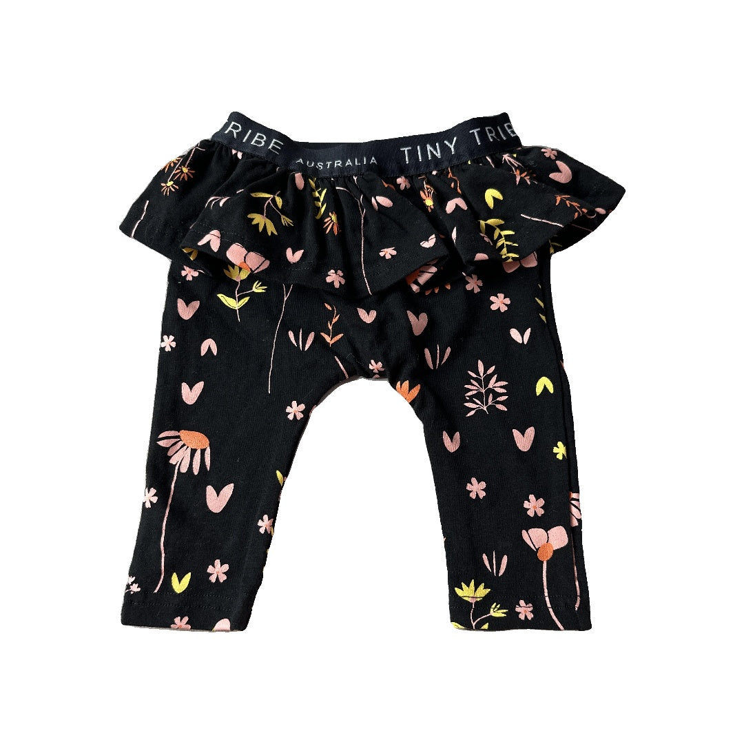 Tiny Tribe Girls Black | Flowers Pants Size: 3-6 months Black | Flowers