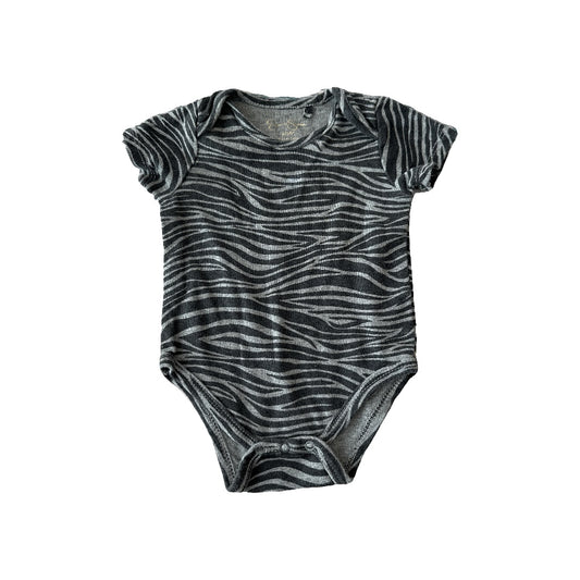 Jessica Simpson Girls Black | Grey | Animal Print Onesie Size: 6-9 months Black | Grey | Animal Print