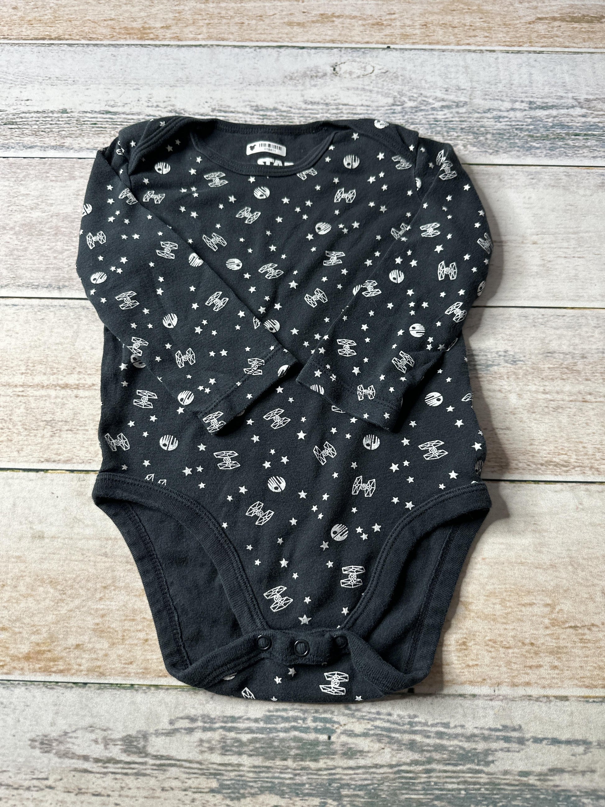 Amazon Essentials Boys Black | Pattern Onesie Size: 18 months Black | Pattern