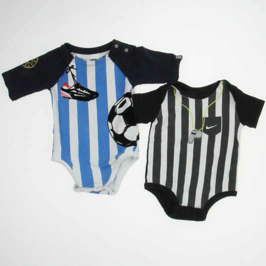 Nike | Mini Shatsu Boys Black | White | Blue Onesie Size: 3-6 Months Black | White | Blue