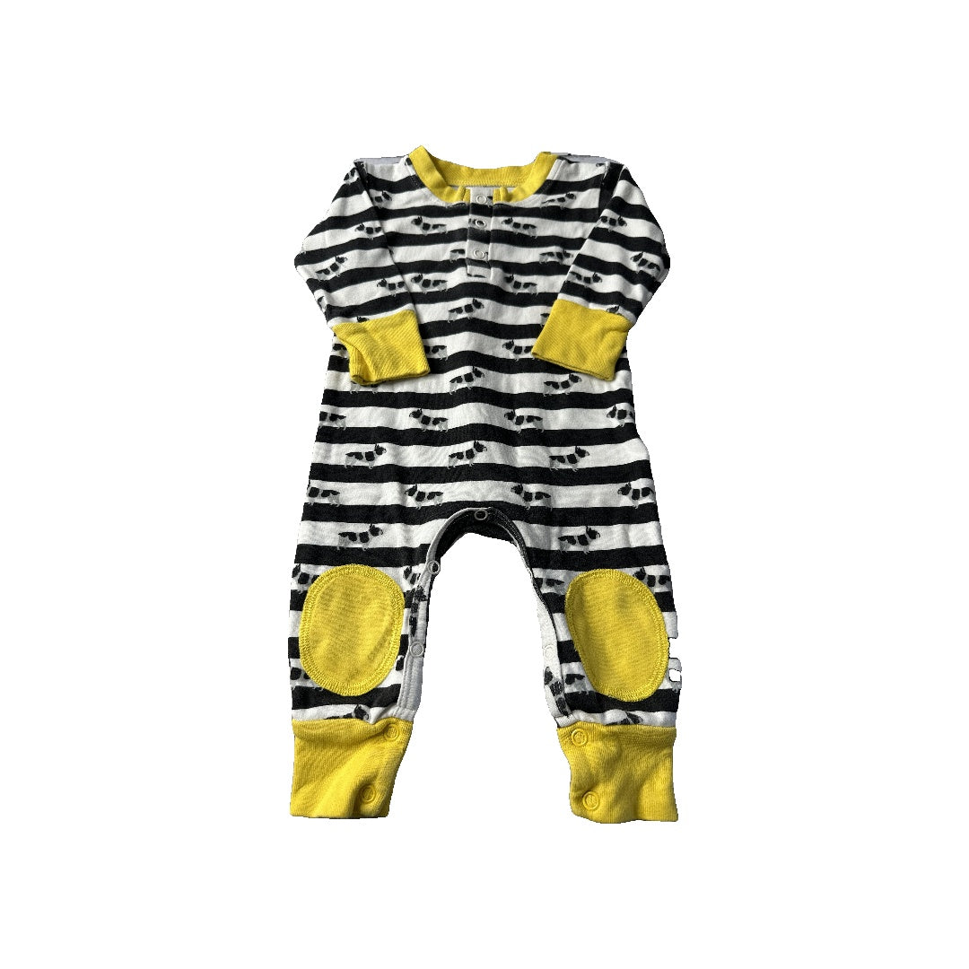 Cat & Dogma Unisex Black | White | Dogs Long Sleeve Outfit Size: 3-6 months Black | White | Dogs