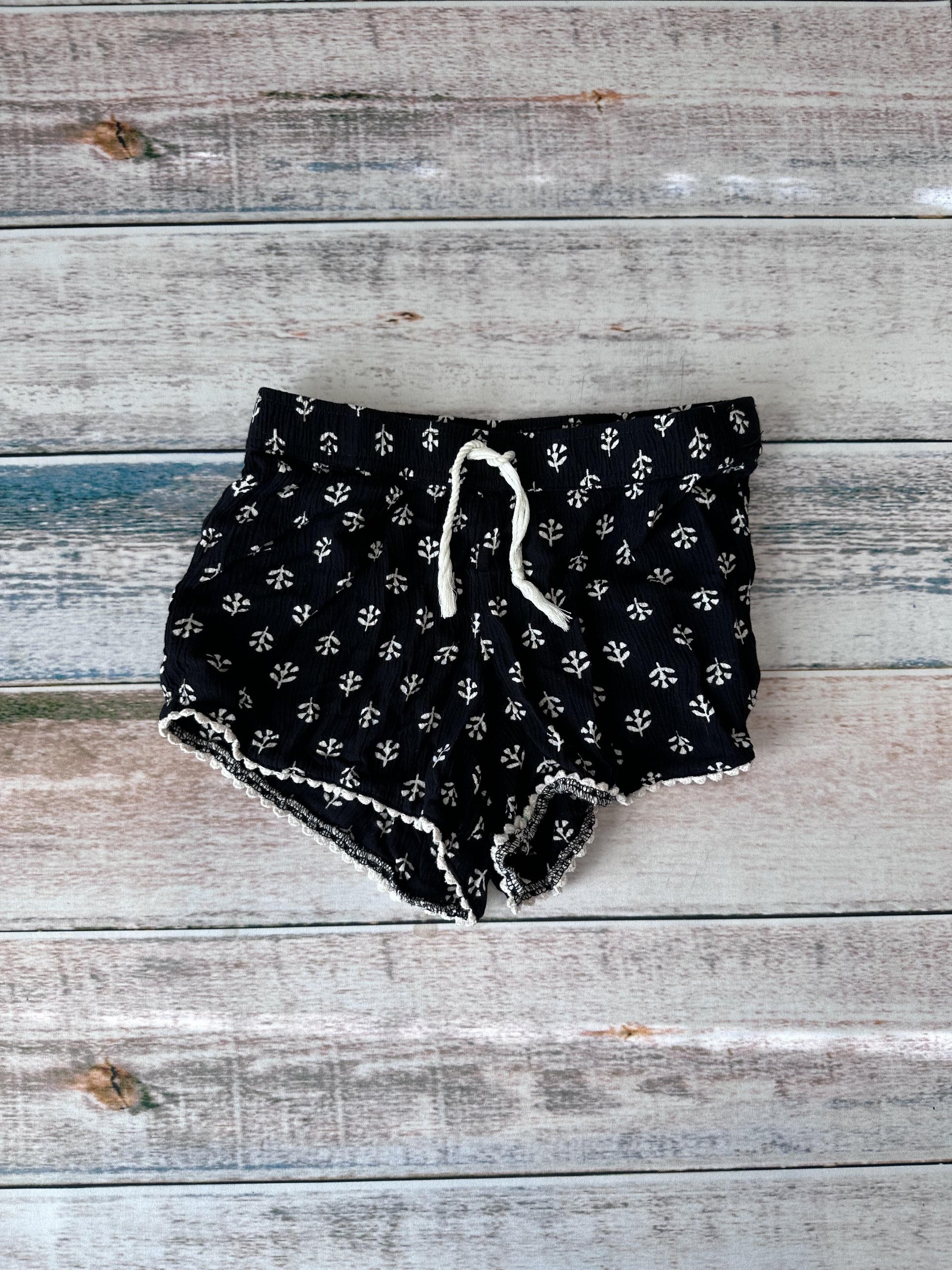 Old Navy Girls Black | White | Flowers Shorts Size: 5 Black | White | Flowers