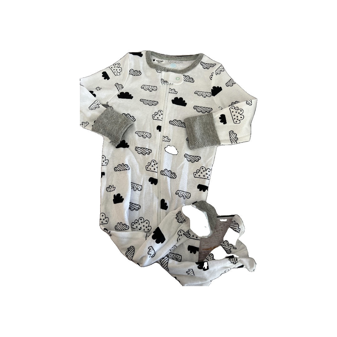 Cloud Island Unisex Black | White | Pattern Pajamas Size: 6-9 months Black | White | Pattern