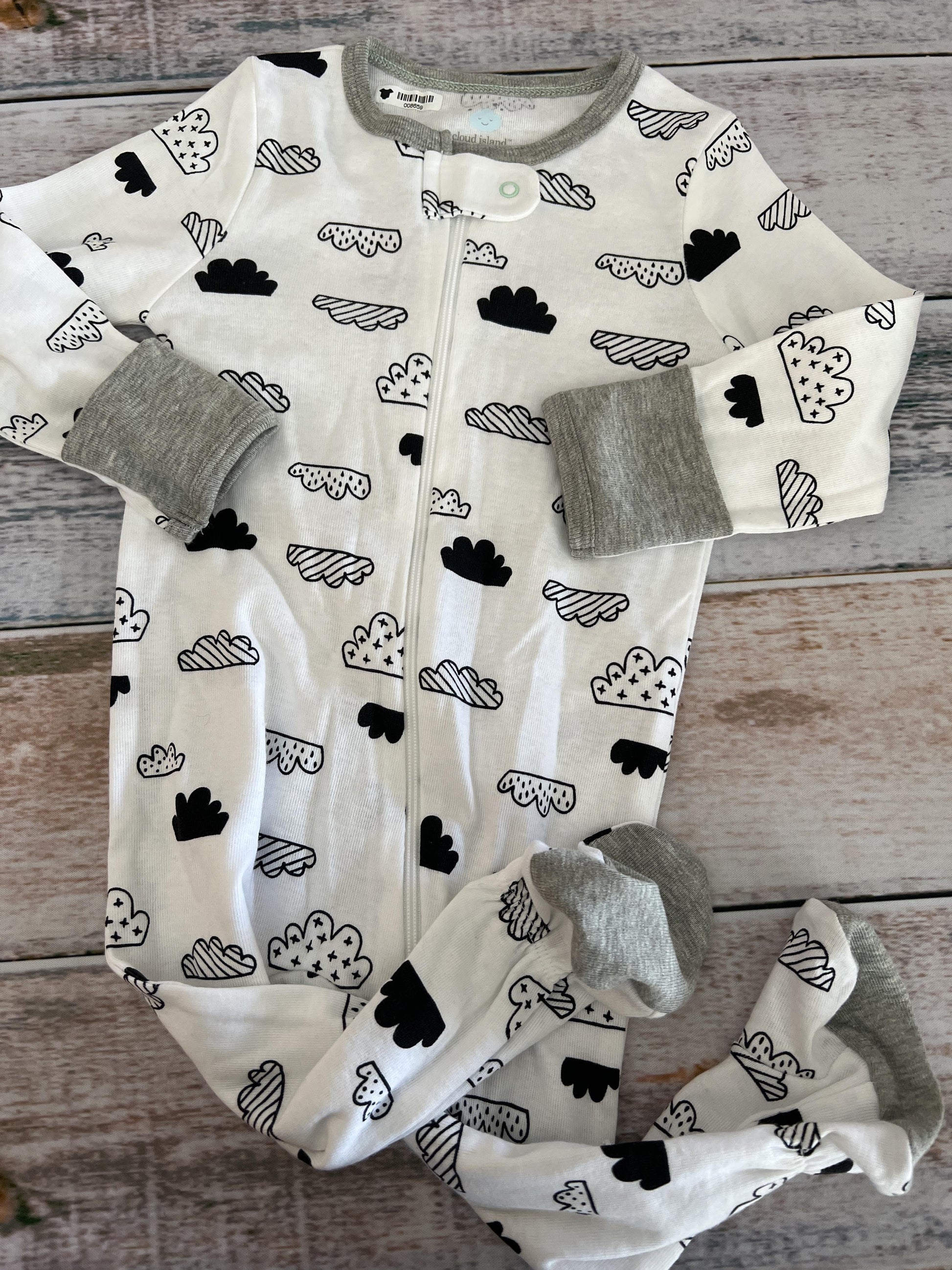 Cloud Island Unisex Black | White | Pattern Pajamas Size: 6-9 months Black | White | Pattern