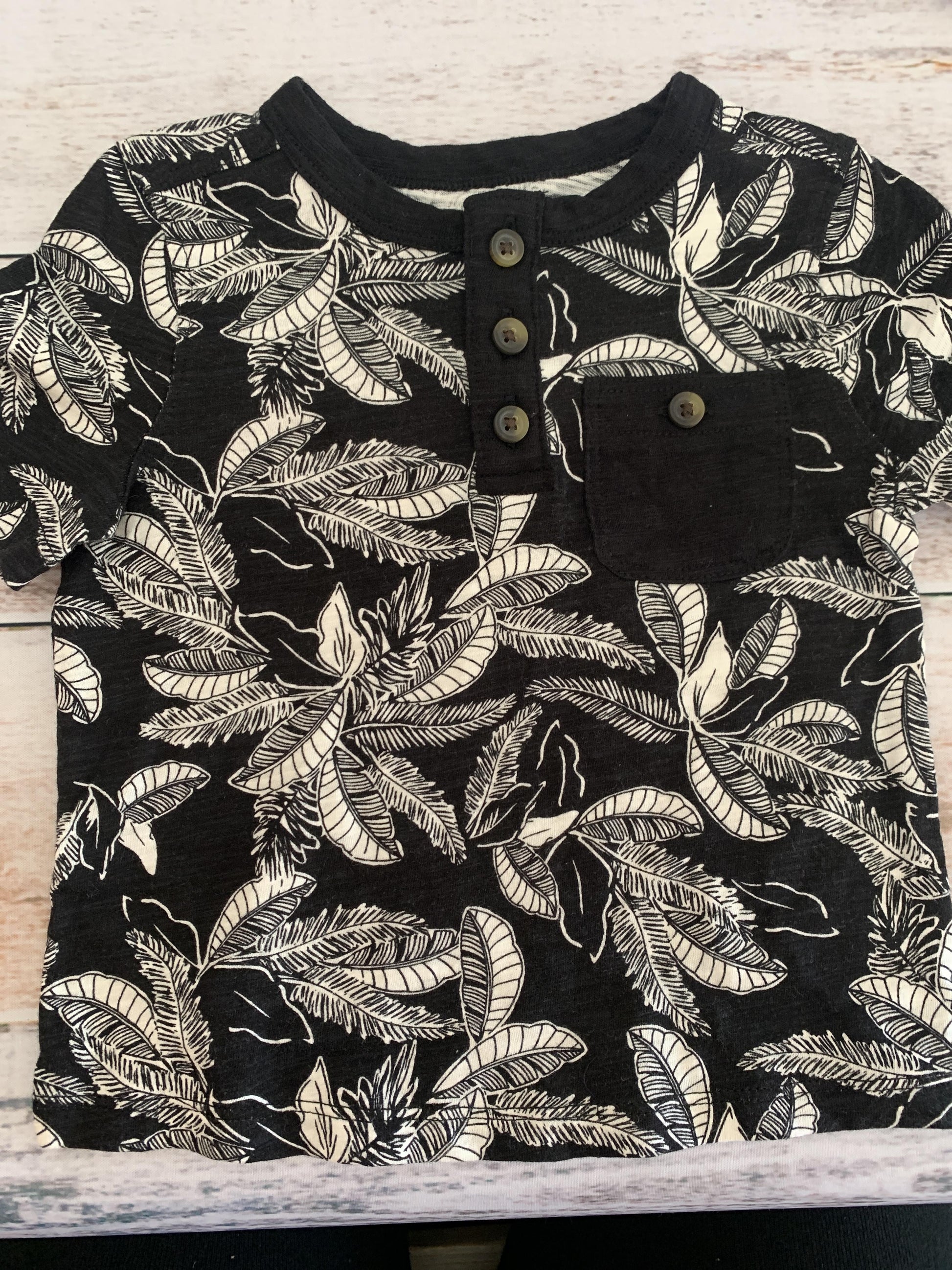 Old Navy Boys Black | White | Pattern T-Shirt Size: 12-18 months Black | White | Pattern