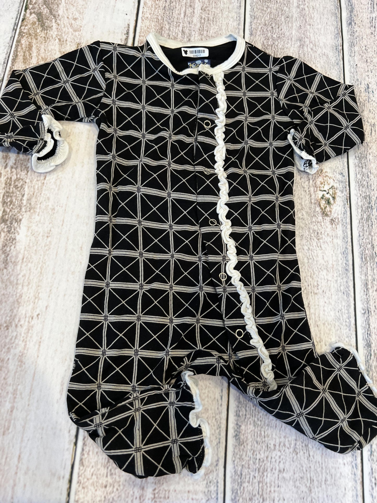 KicKee Pants Girls Black | White | Shapes Long Sleeve Outfit Size: 3-6 months Black | White | Shapes