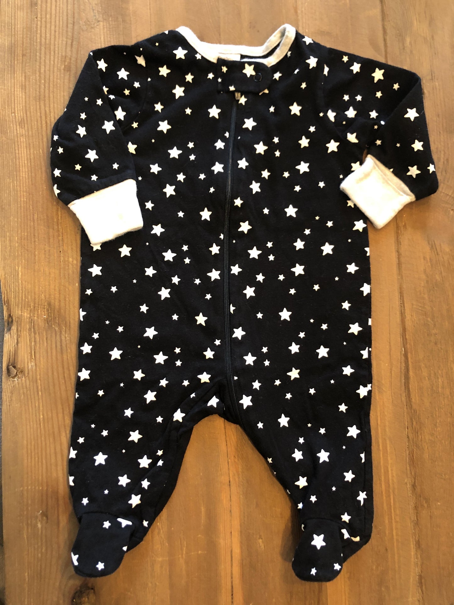 Gerber orgs Boys Black | White | Stars Pajamas Size: Newborn Black | White | Stars
