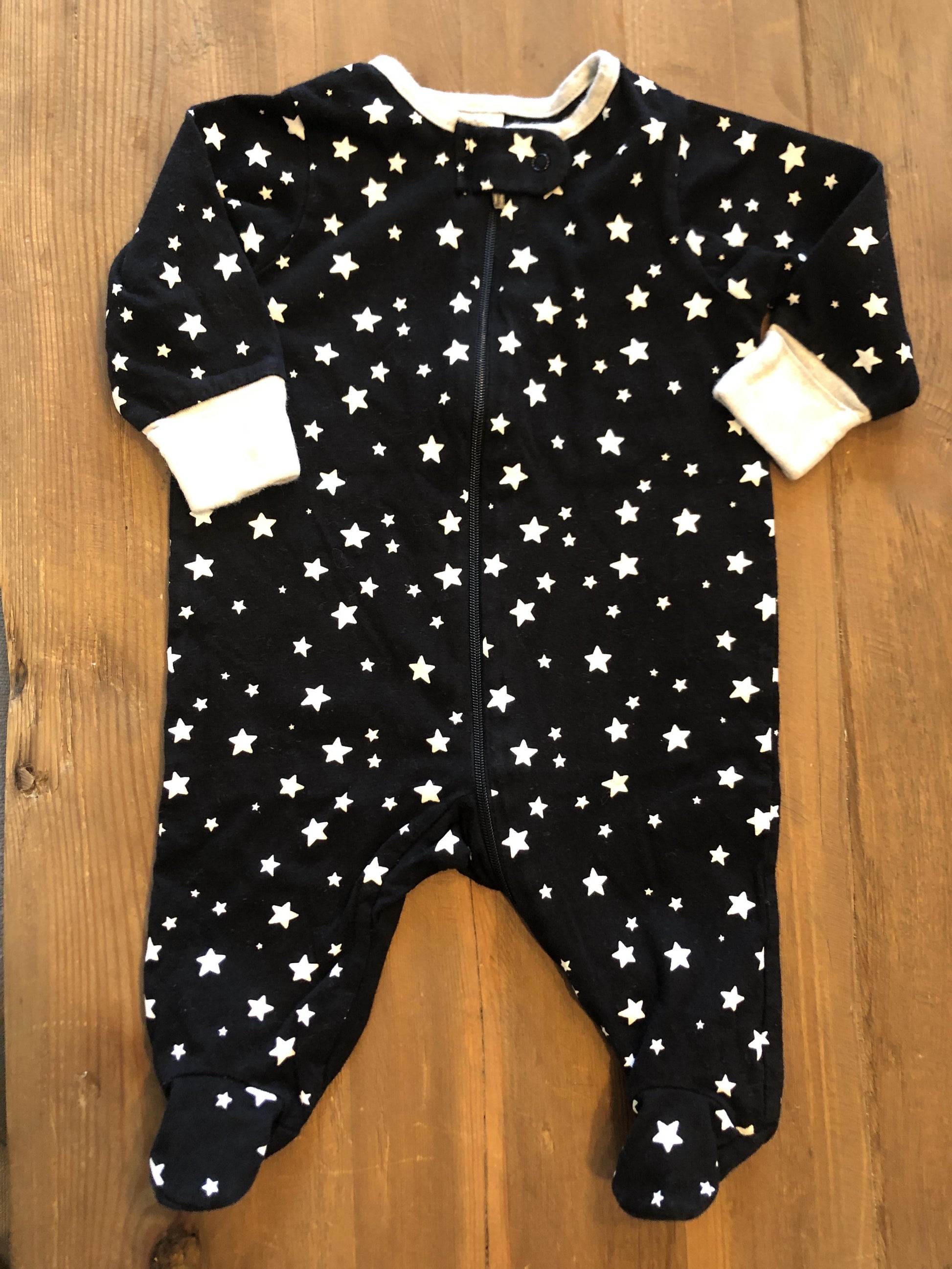 Gerber orgs Boys Black | White | Stars Pajamas Size: Newborn Black | White | Stars