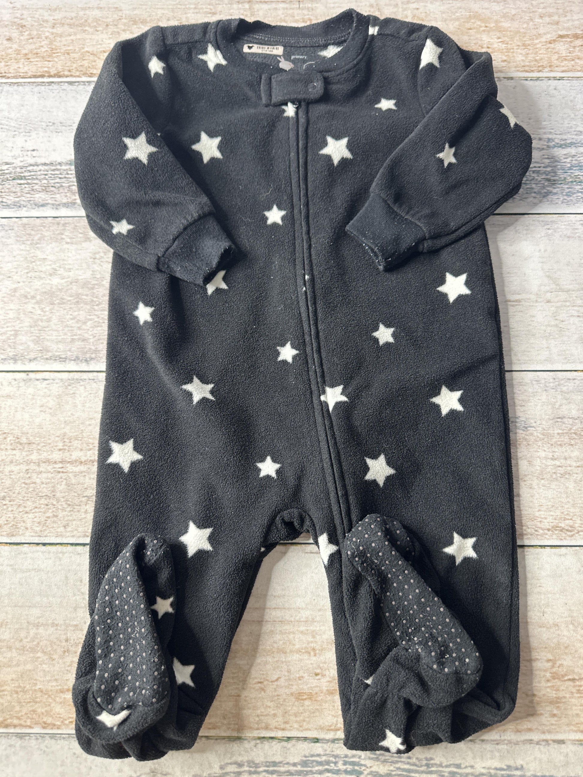Primary Unisex Black | White | Stars Pajamas Size: 6-12 months Black | White | Stars