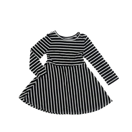 Cat & Jack Girls Black | White Stripe Dress Size: 4T Black | White Stripe