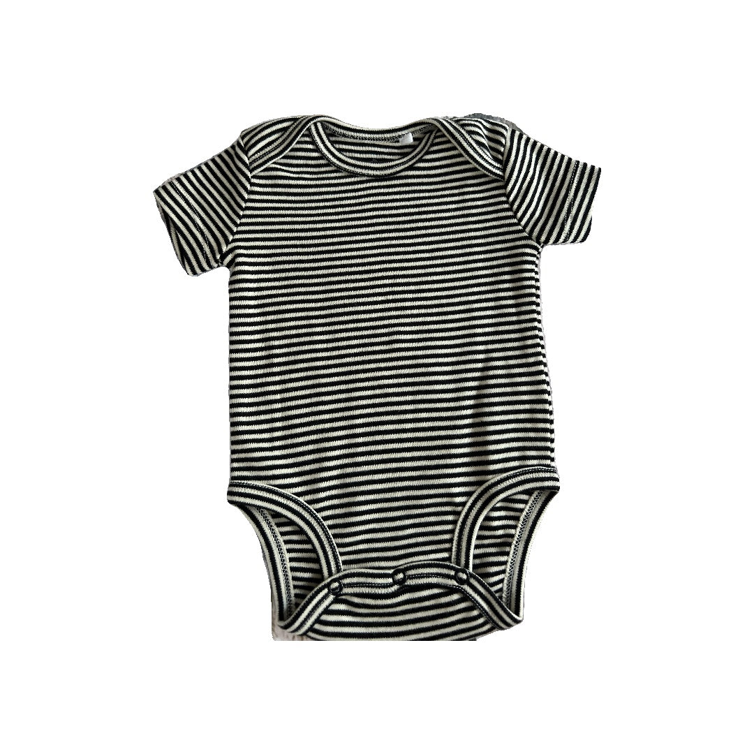 Oliver & Rain Unisex Black | White | Stripe Onesie Size: 3 months Black | White | Stripe