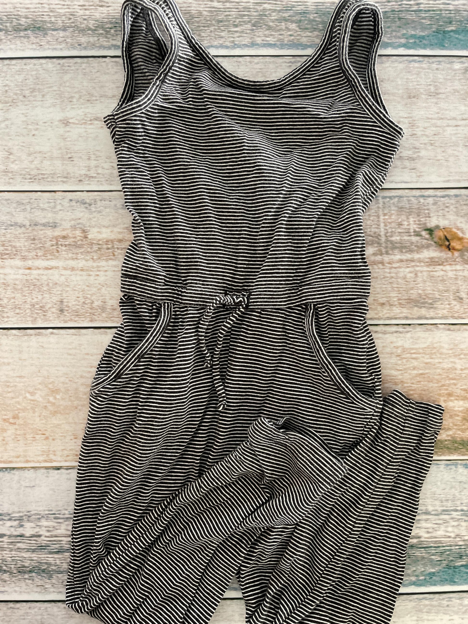Old Navy Girls Black | White | Stripe Romper Size: 5 Black | White | Stripe