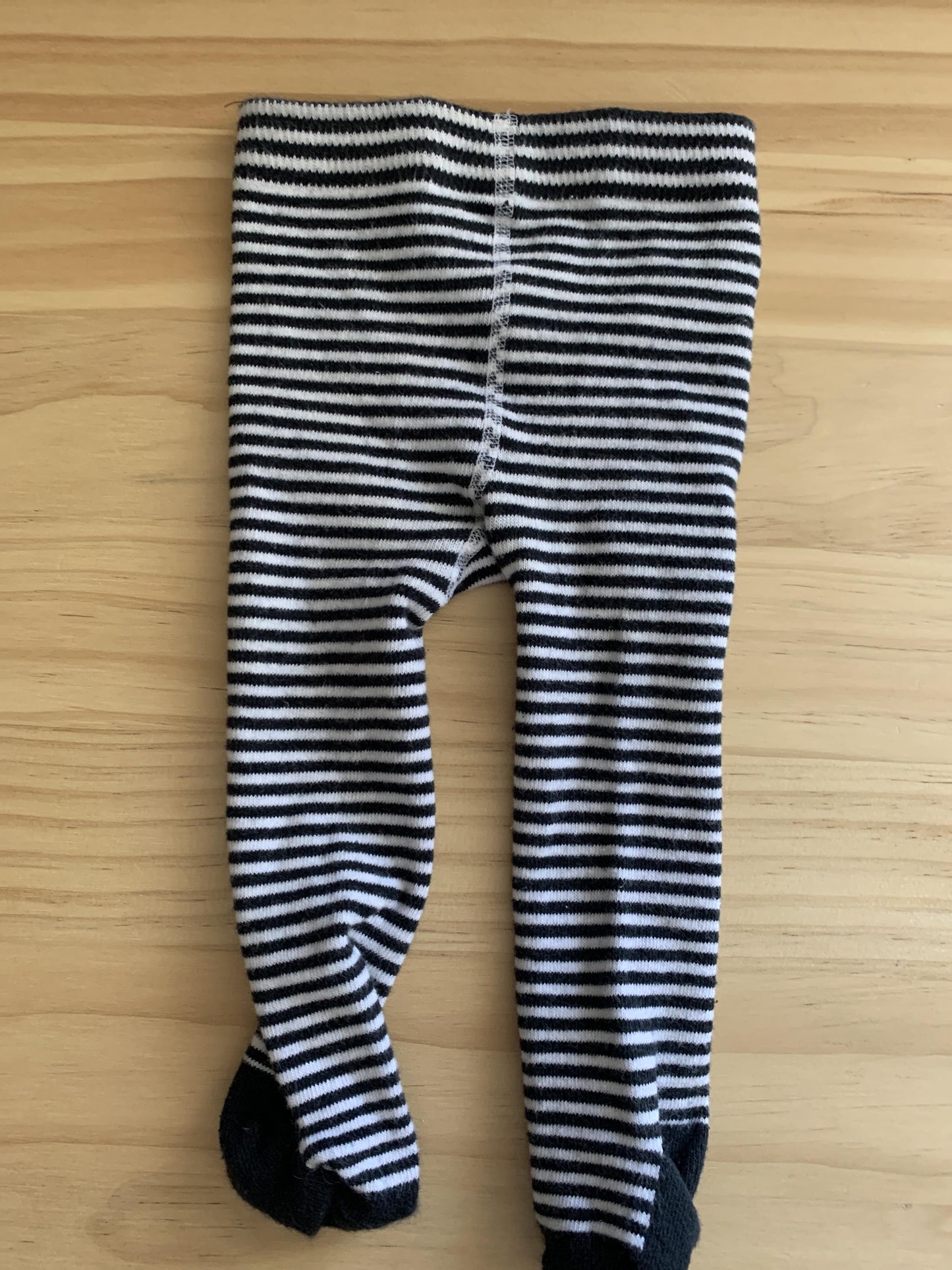 Girls Black | White | Stripe Leggings Size: 3-6 months Black | White | Stripe