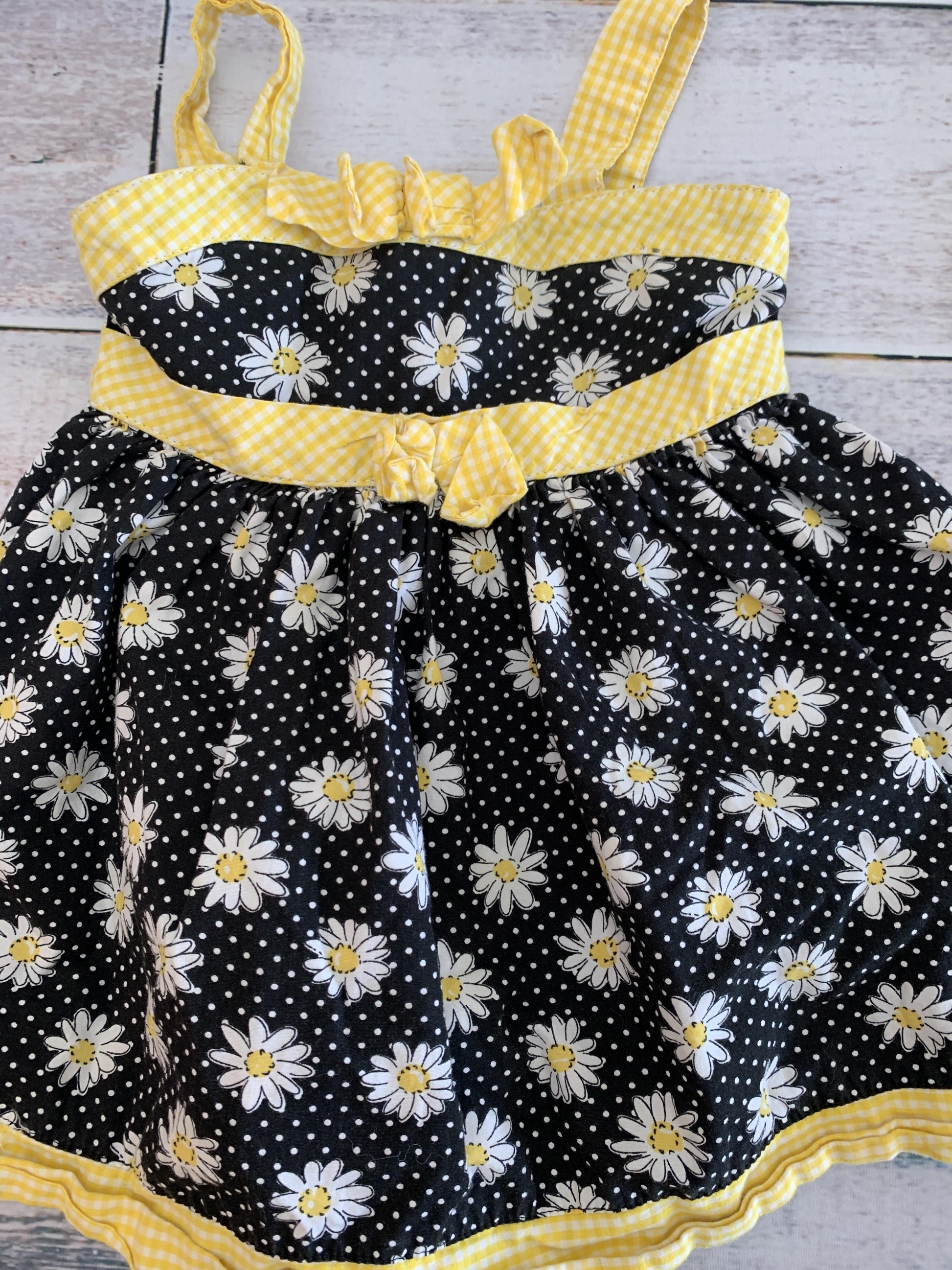 Girls Black | White | Yellow | Flowers Dress Size: 18 months Black | White | Yellow | Flowers